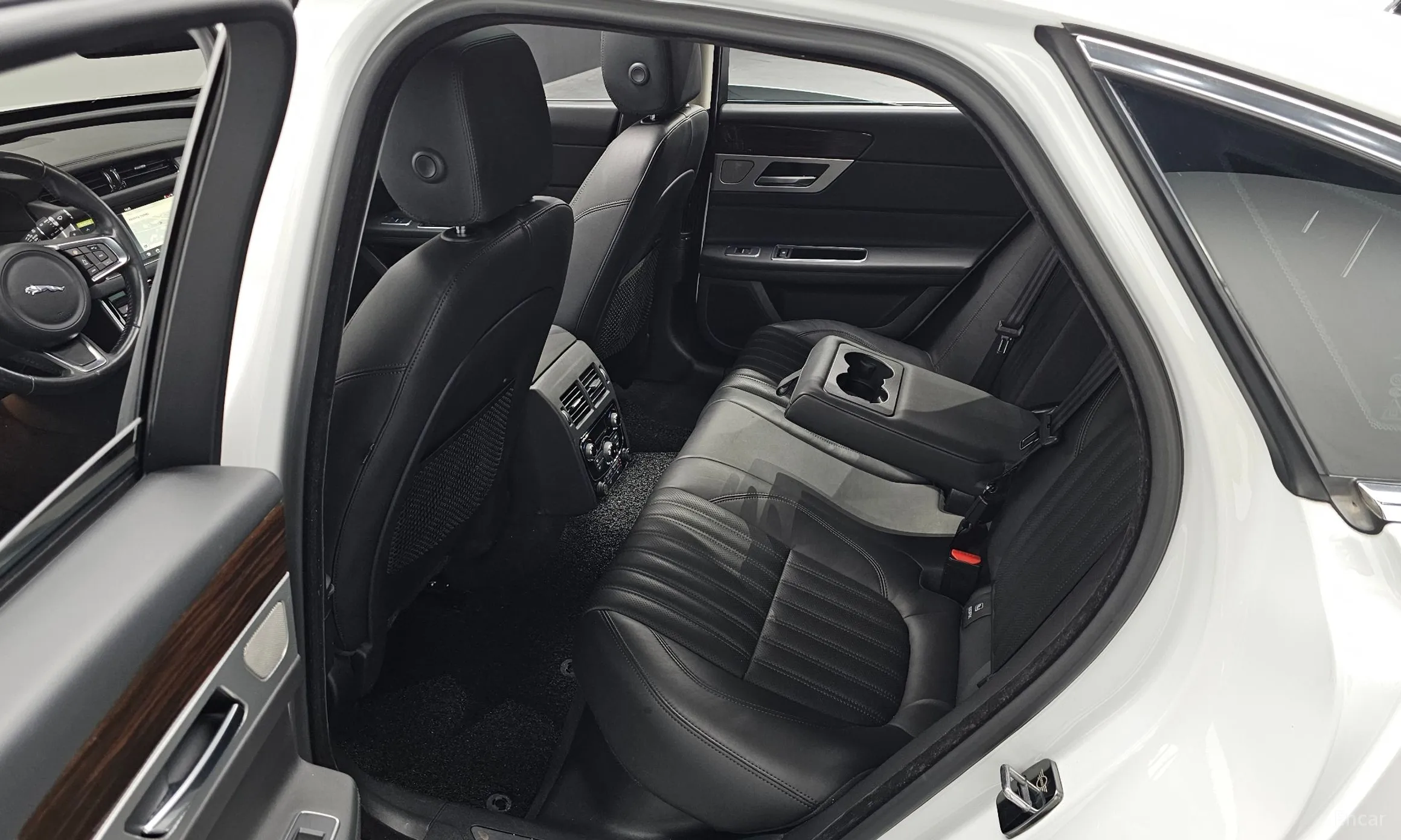 Jaguar XF (x260) превью 12
