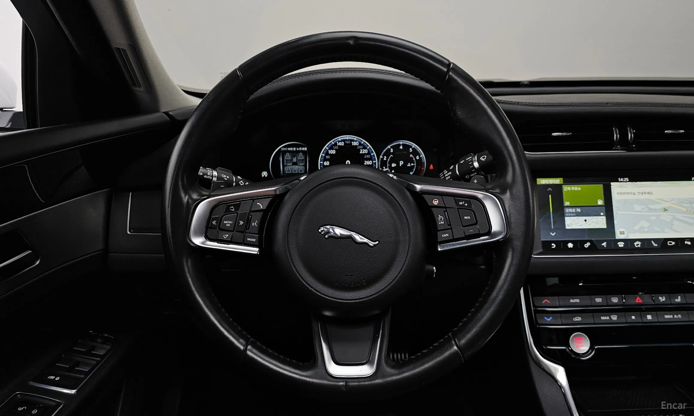 Jaguar XF (x260) превью 13