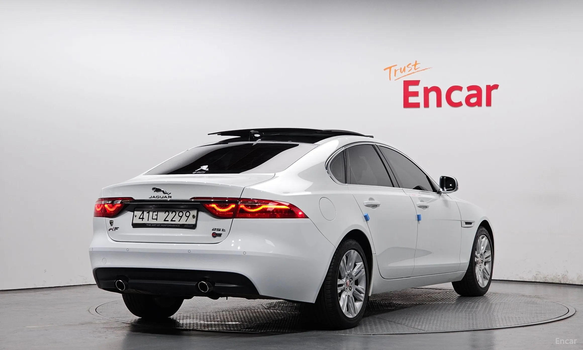 Jaguar XF (x260)