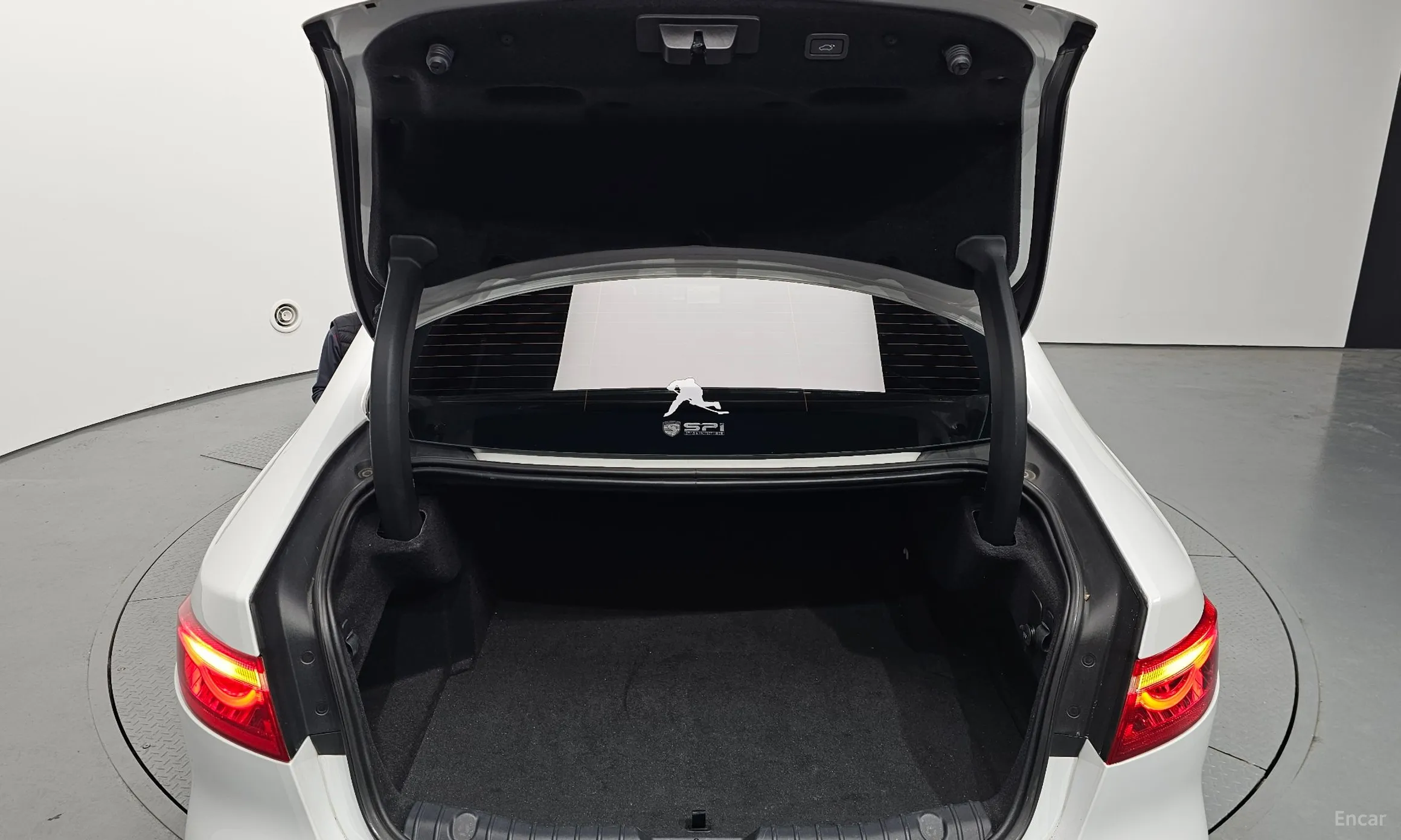 Jaguar XF (x260) превью 20