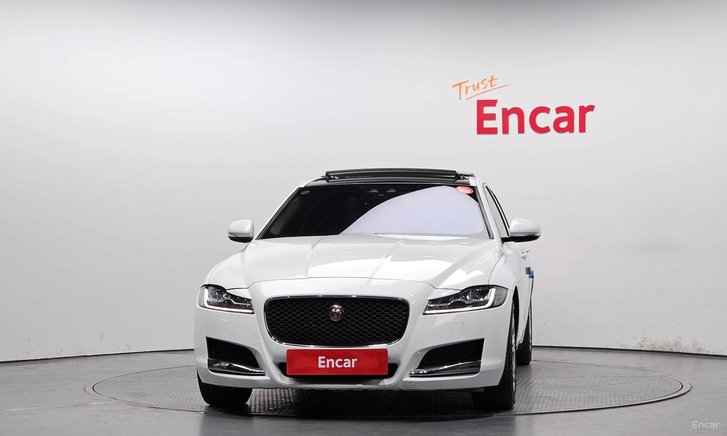 Jaguar XF (x260) превью 3