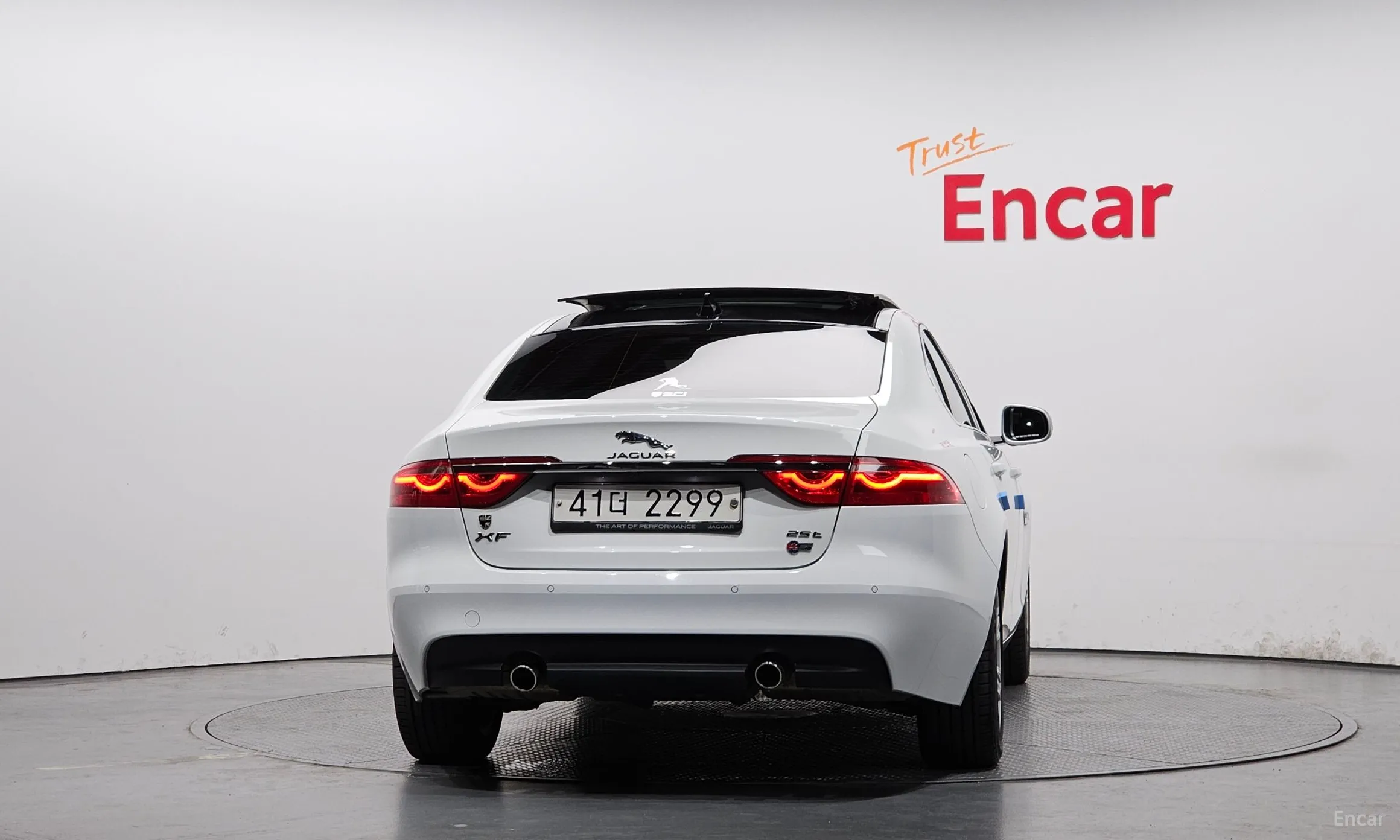 Jaguar XF (x260) превью 4