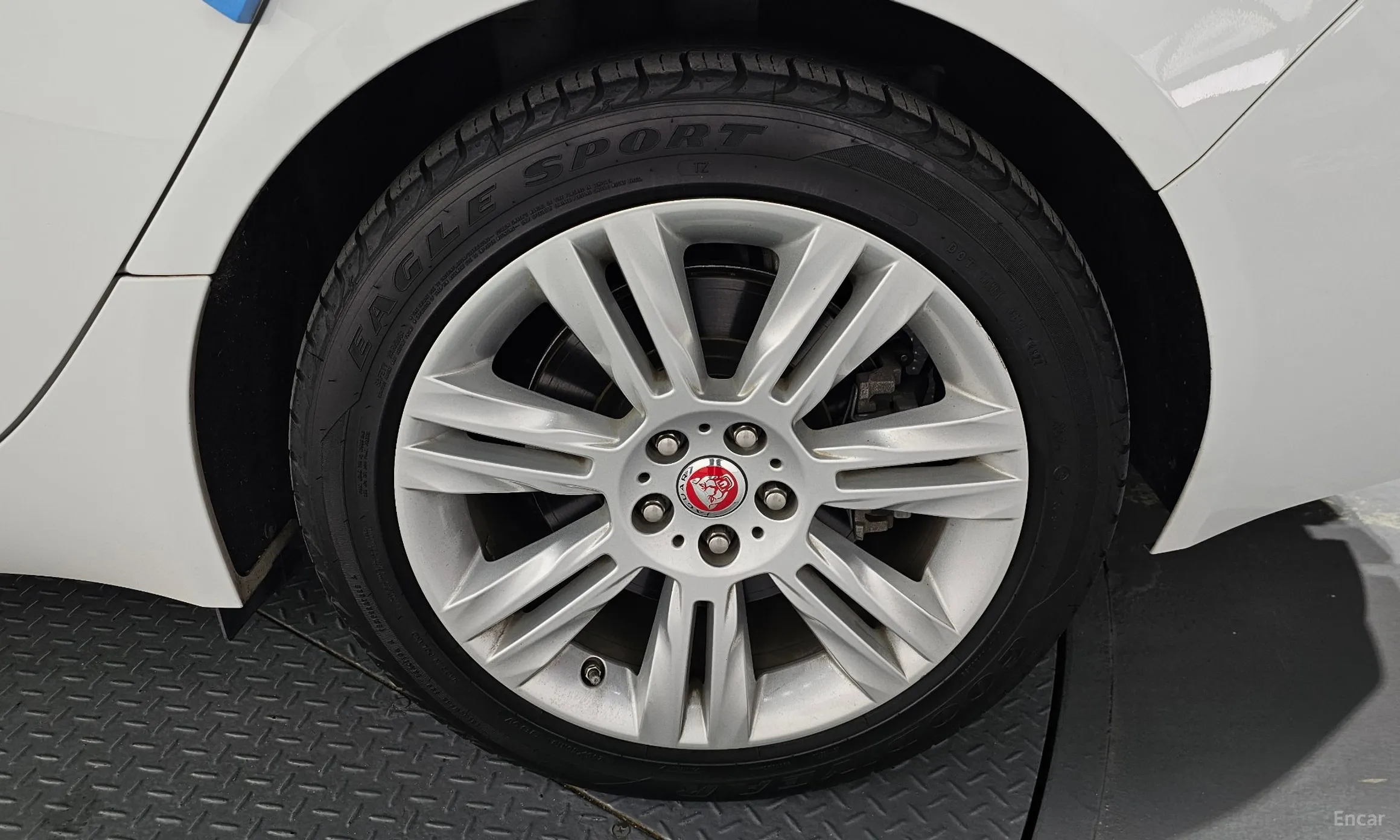 Jaguar XF (x260) превью 5