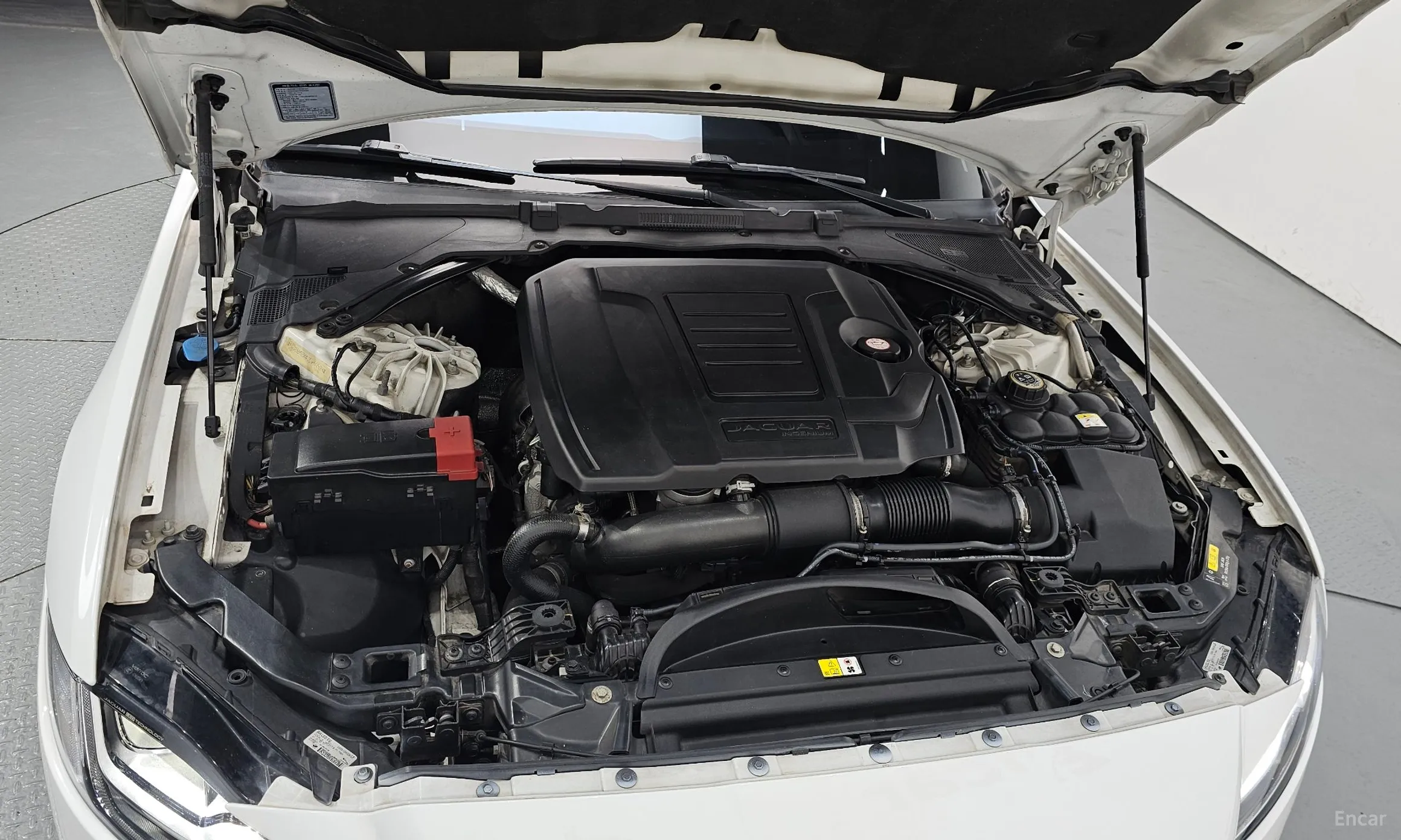 Jaguar XF (x260) превью 6