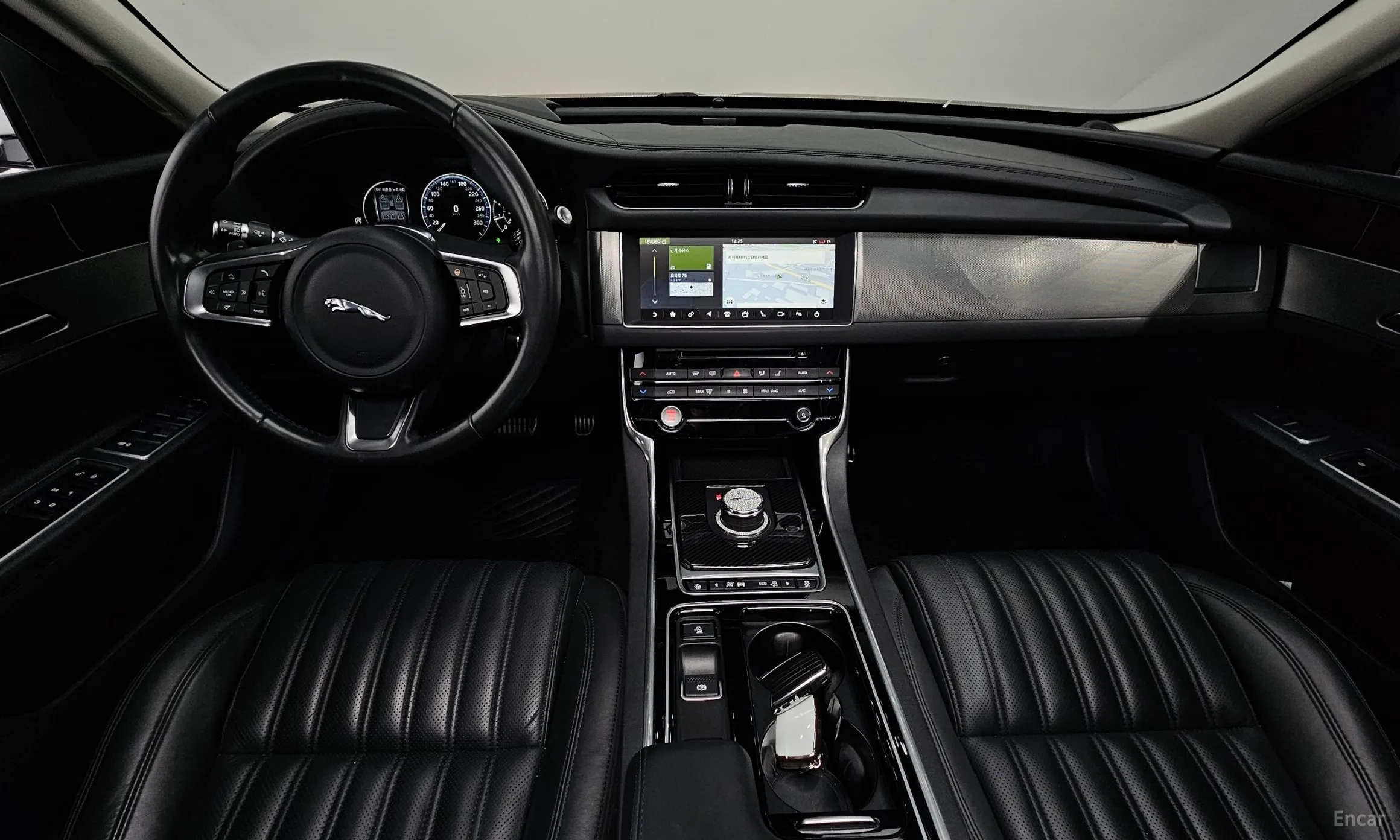 Jaguar XF (x260) превью 7