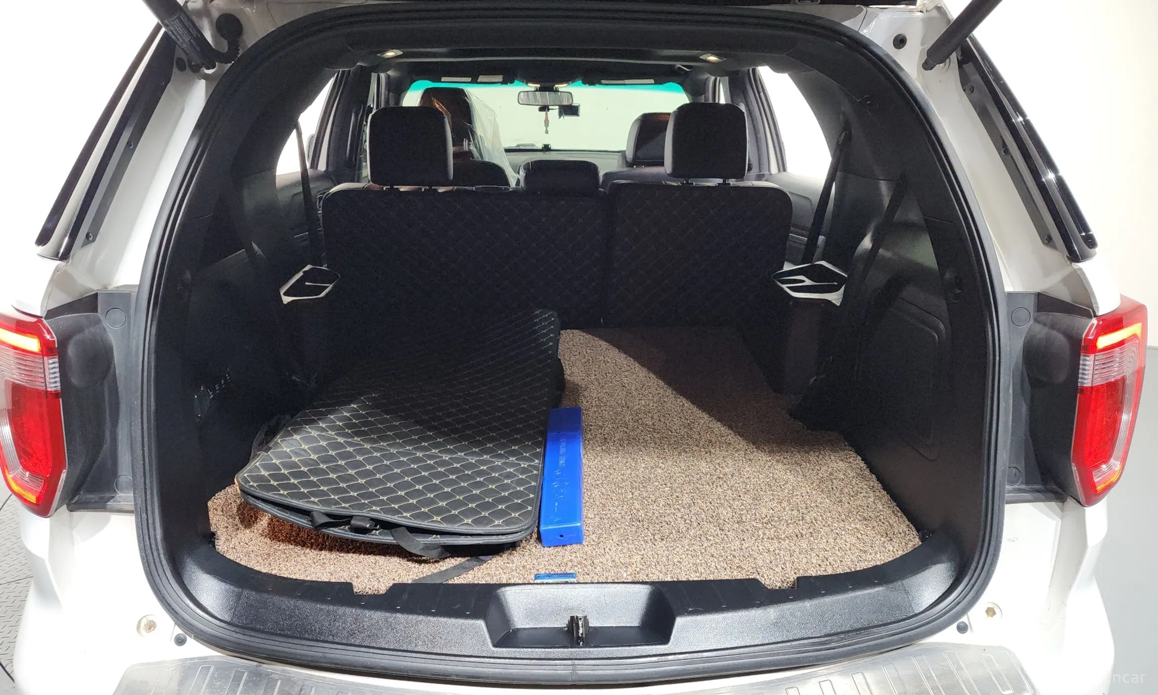Ford Explorer превью 20
