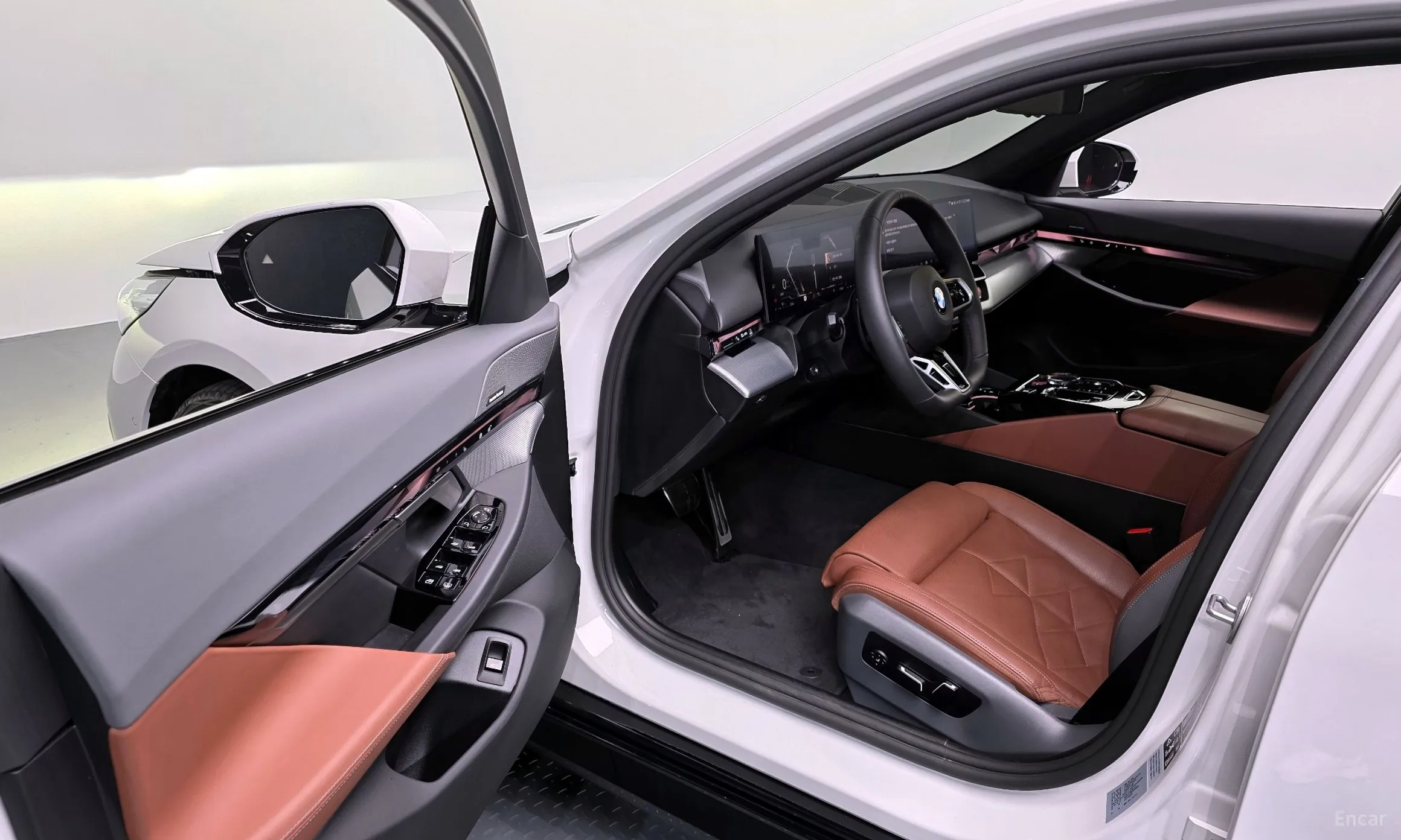 BMW 5 Series (G60) превью 11