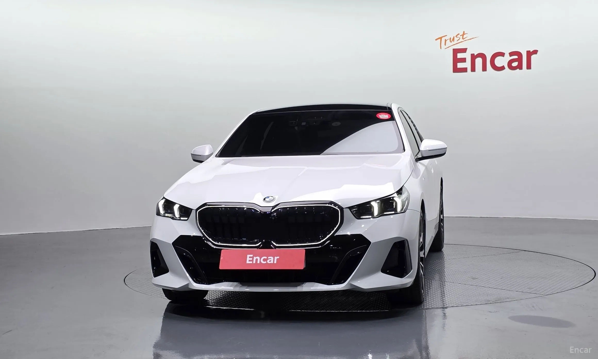 BMW 5 Series (G60) превью 3