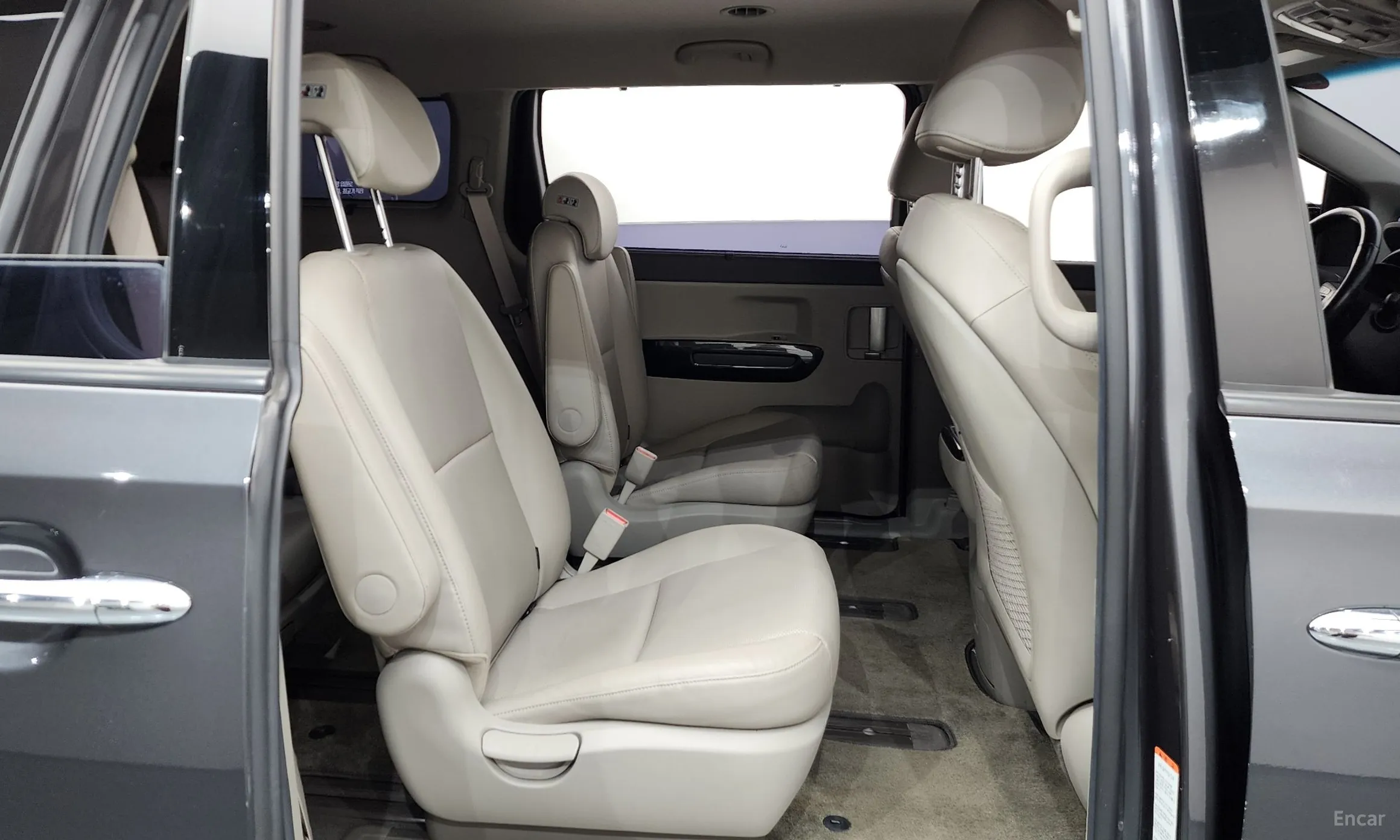 Kia Carnival превью 12