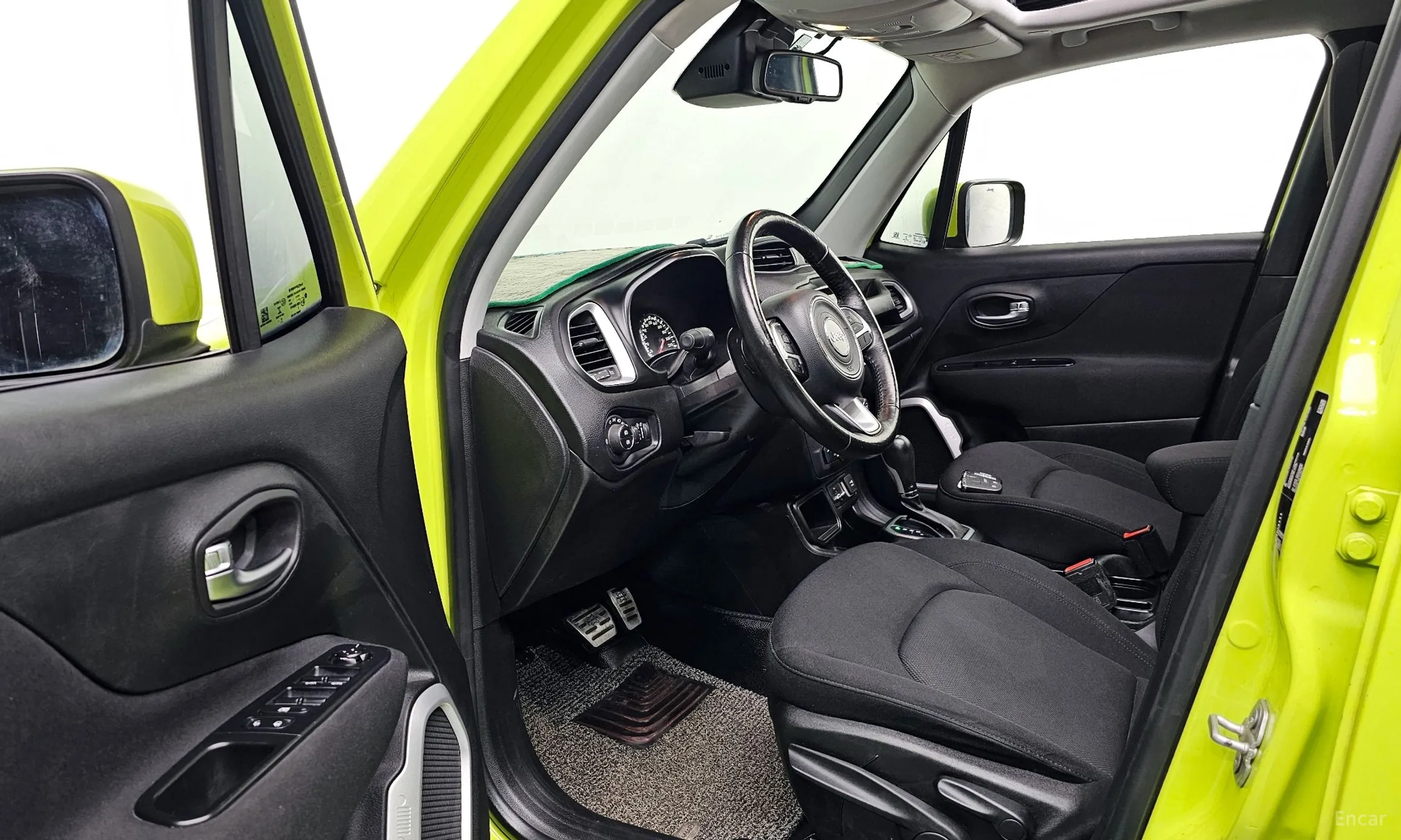 Jeep Renegade превью 11