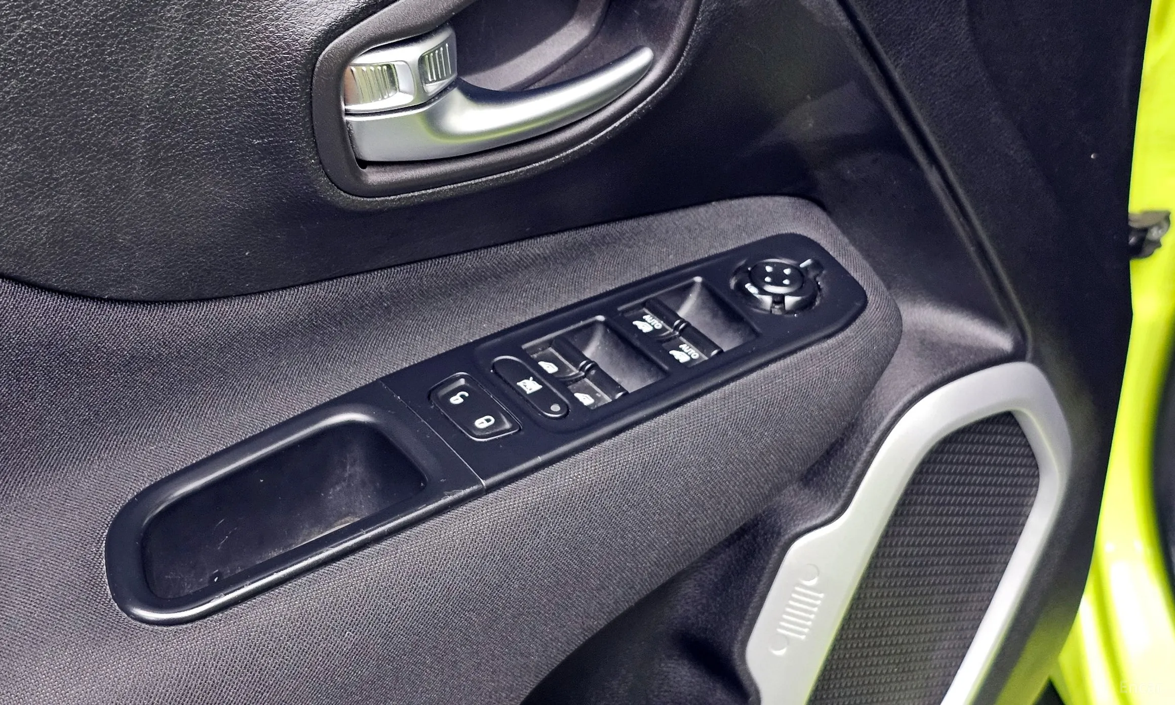 Jeep Renegade превью 15