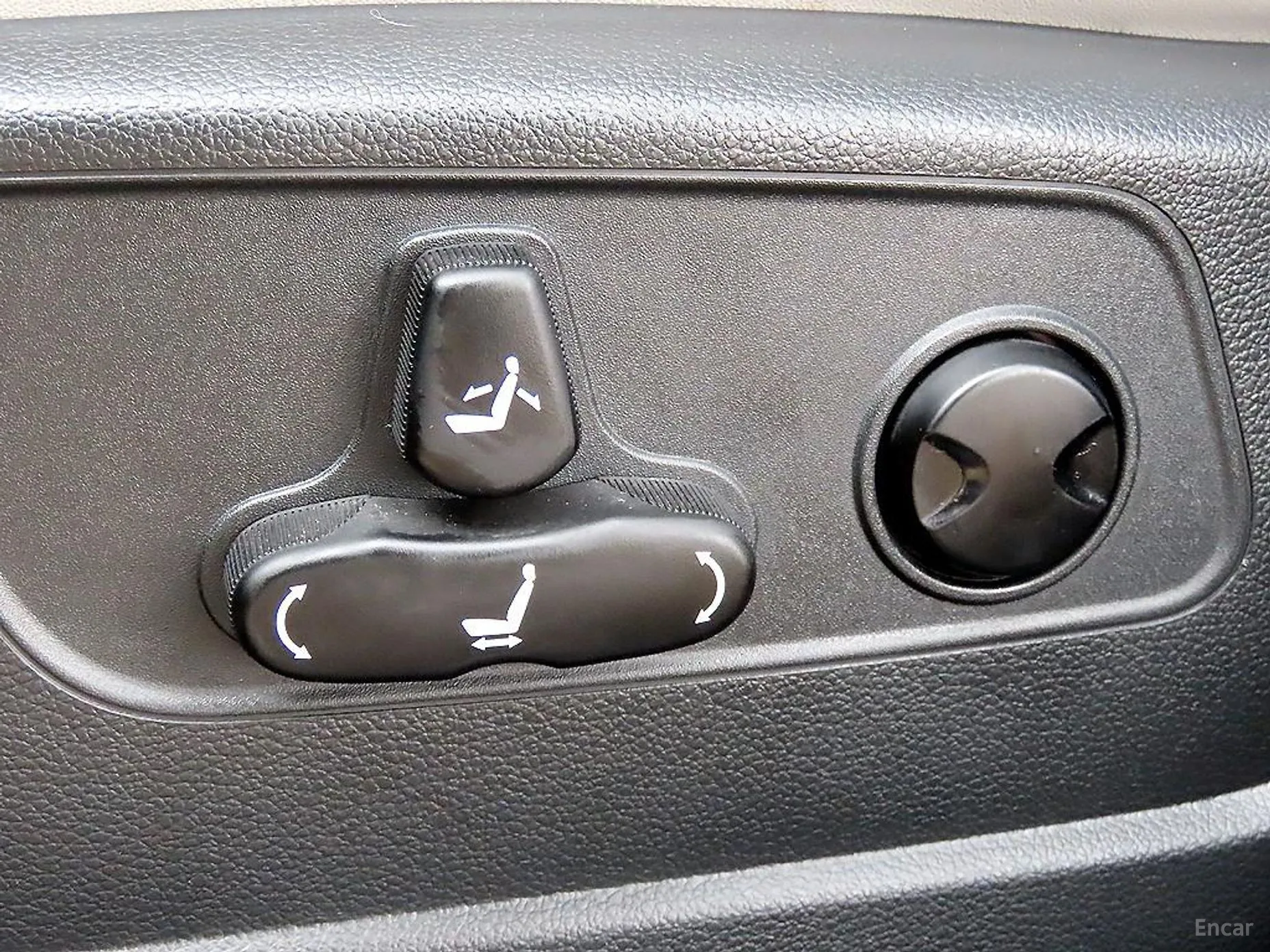 KG Mobility (SsangYong) Torres превью 13