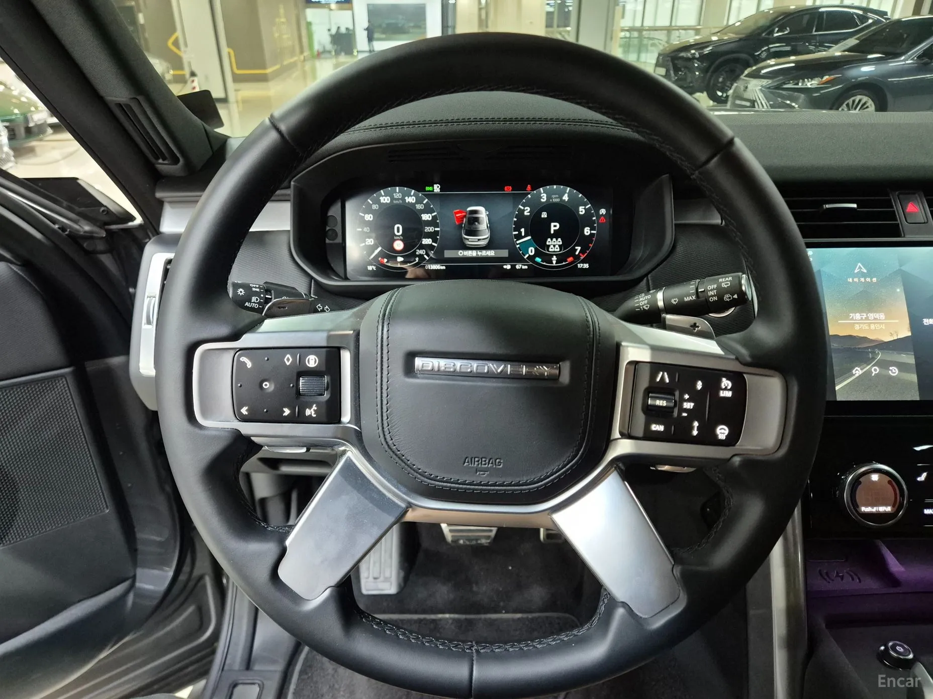 Land Rover Discovery 5 превью 11