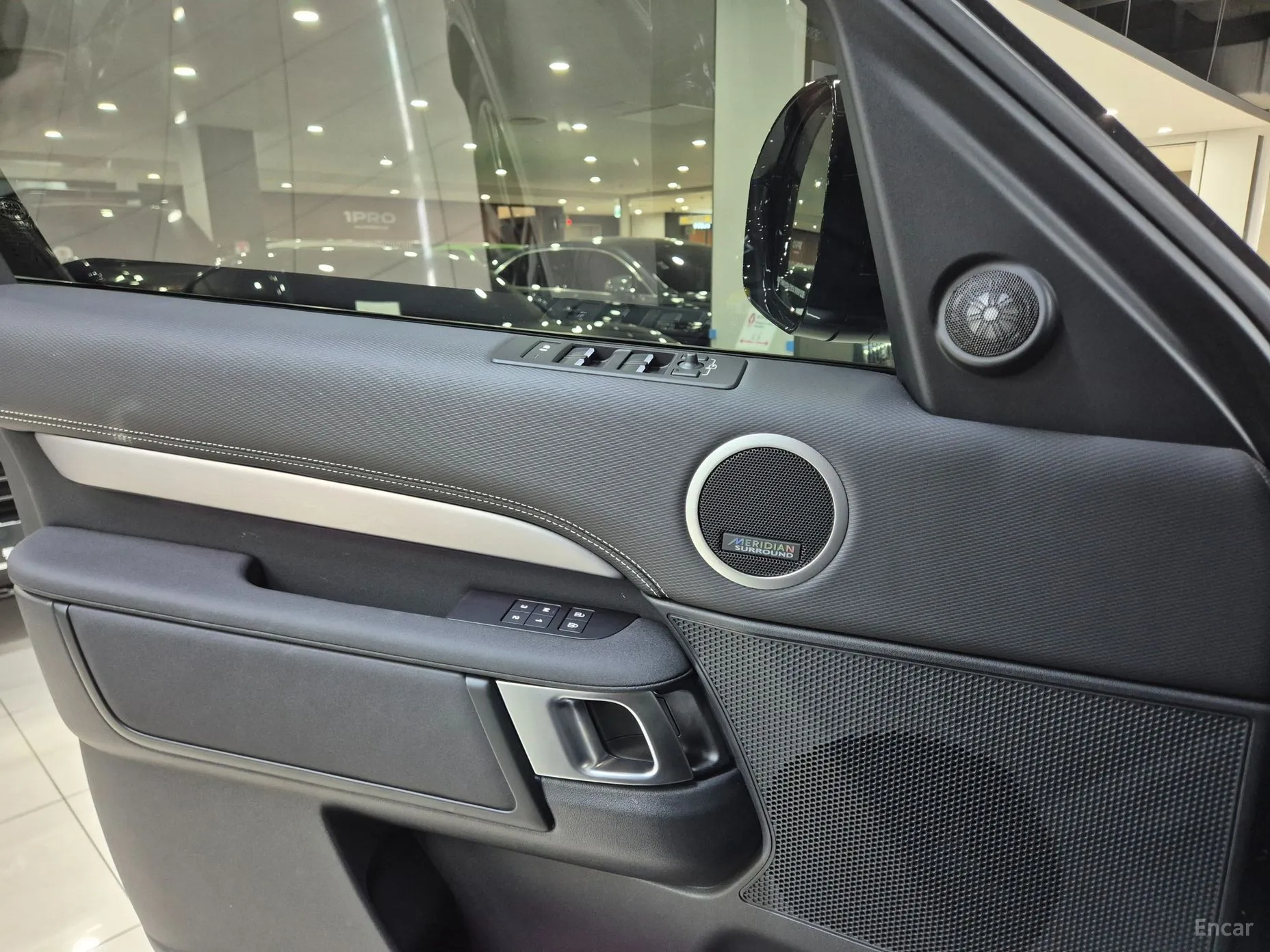 Land Rover Discovery 5 превью 16