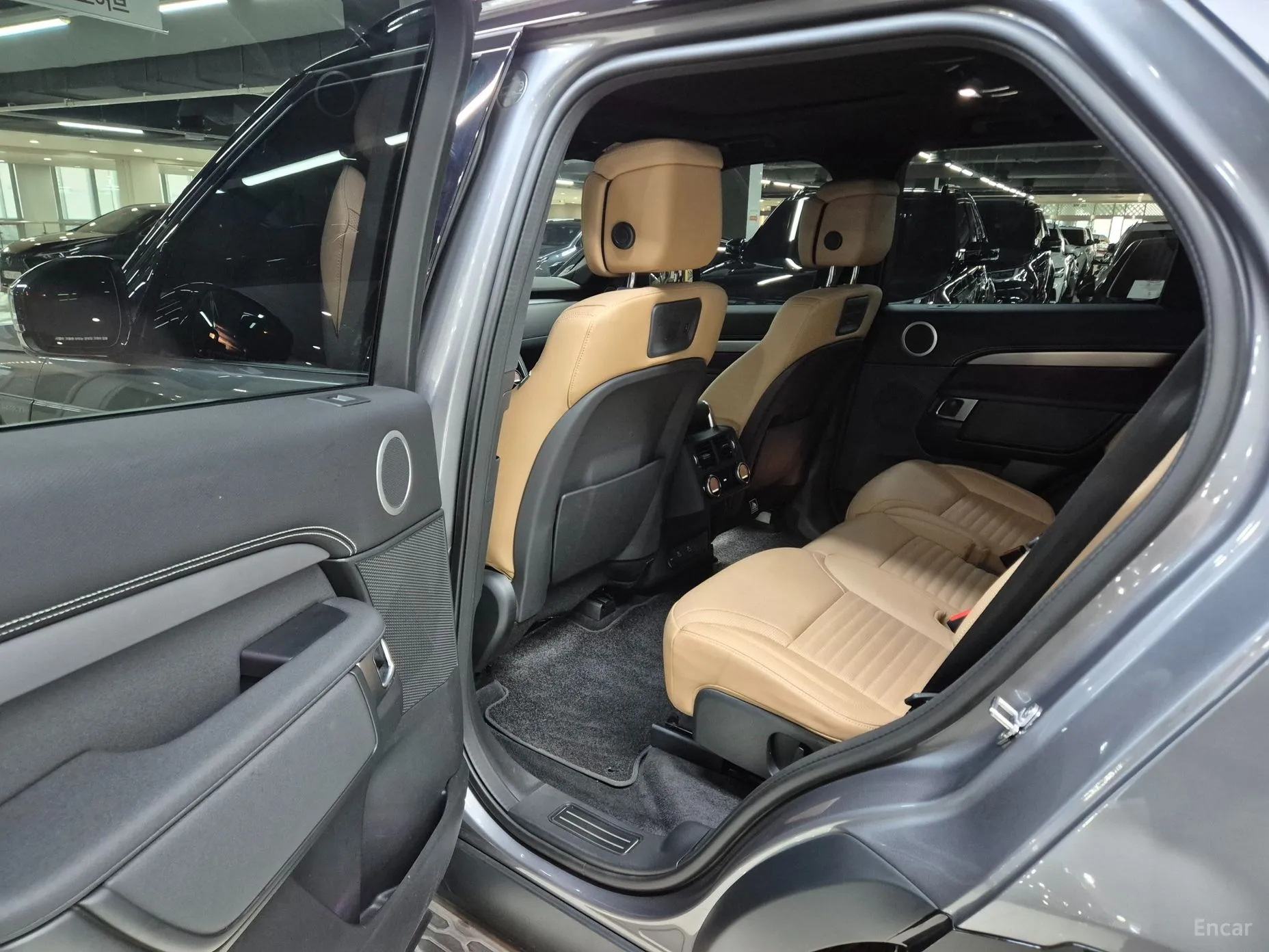 Land Rover Discovery 5 превью 9