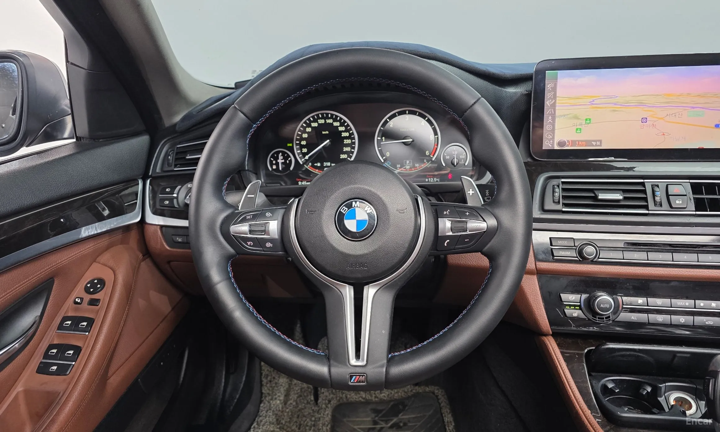 BMW 5 Series (F10) превью 15
