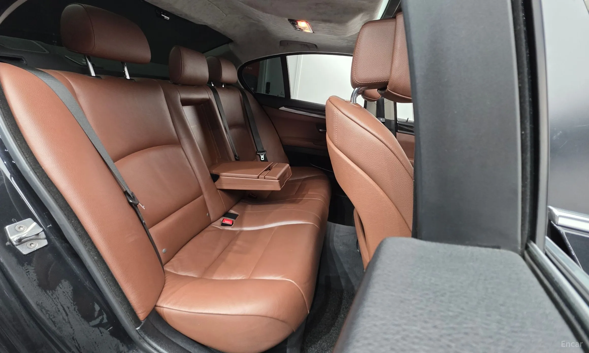 BMW 5 Series (F10) превью 19