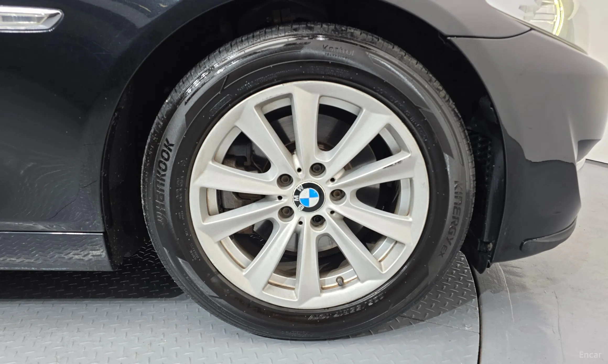 BMW 5 Series (F10) превью 5