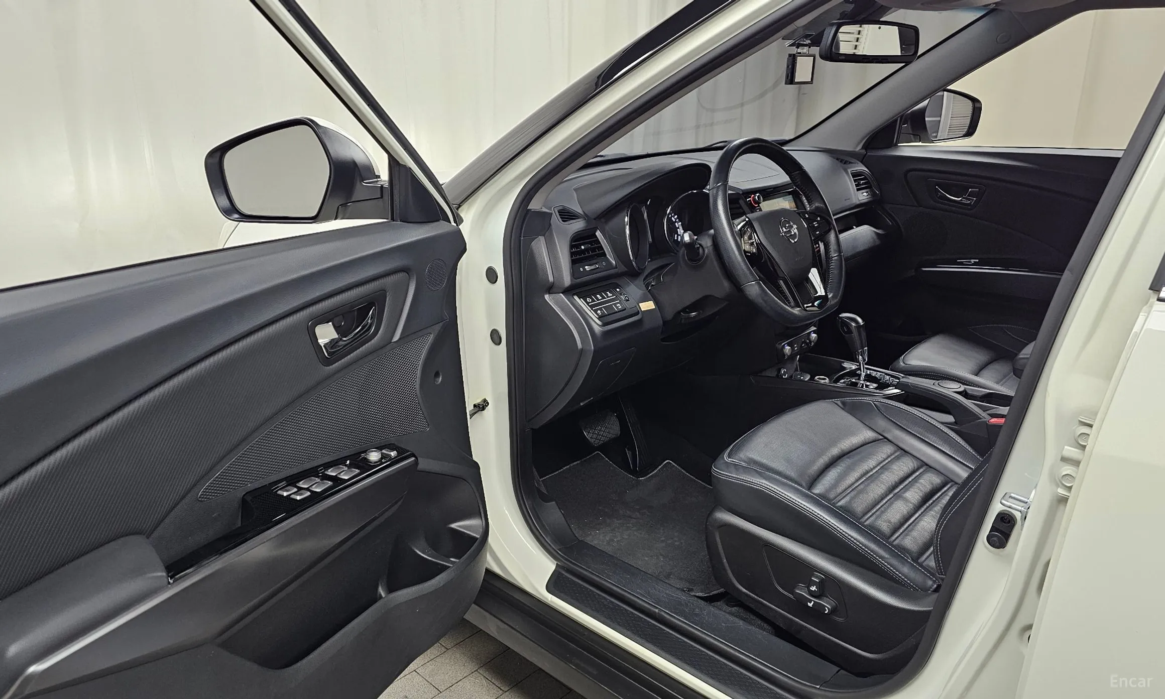 KG Mobility (SsangYong) Tivoli Air превью 10