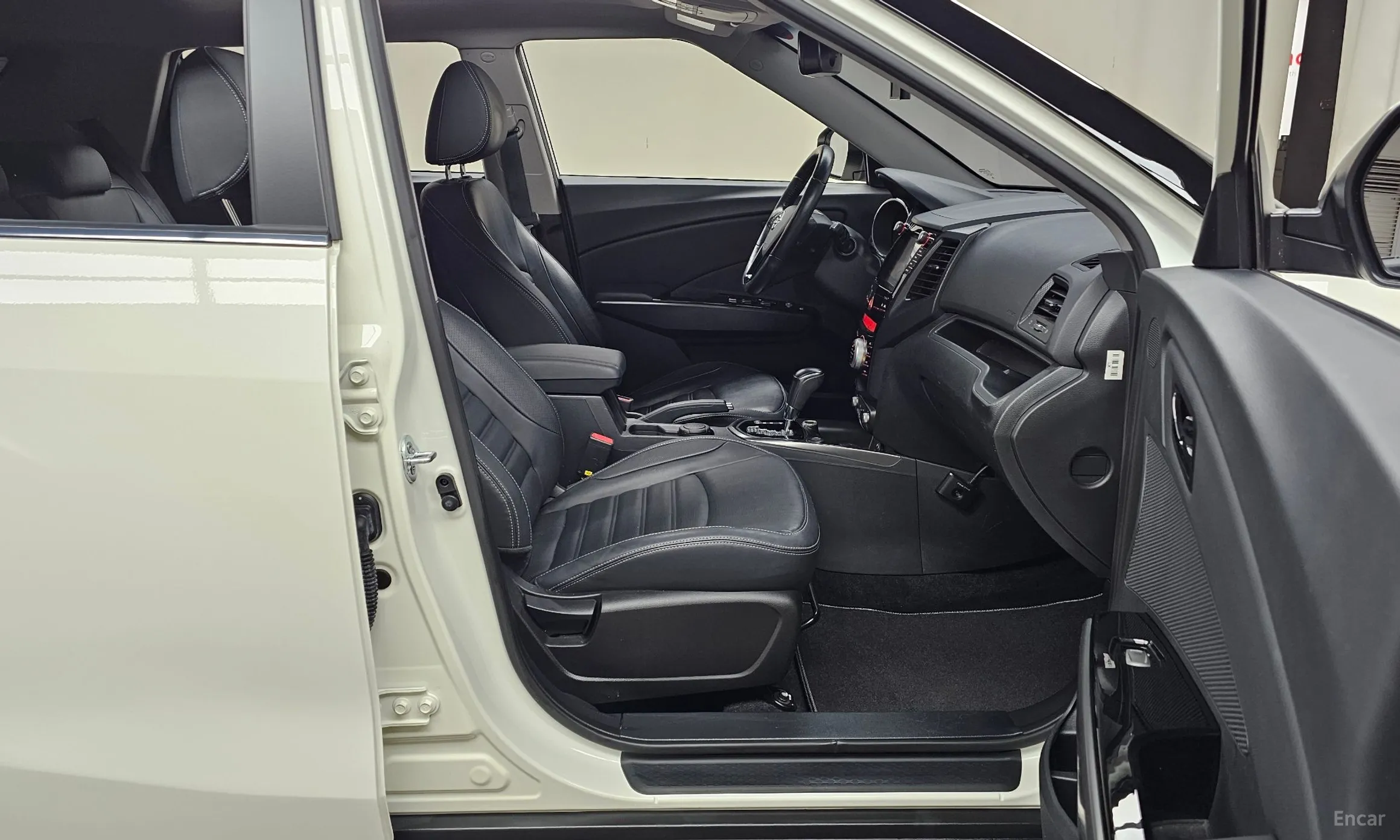 KG Mobility (SsangYong) Tivoli Air превью 11