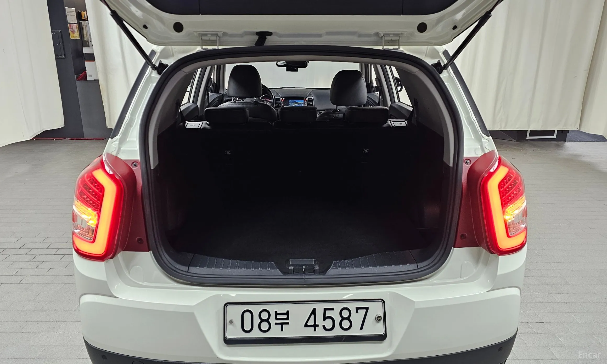 KG Mobility (SsangYong) Tivoli Air превью 20