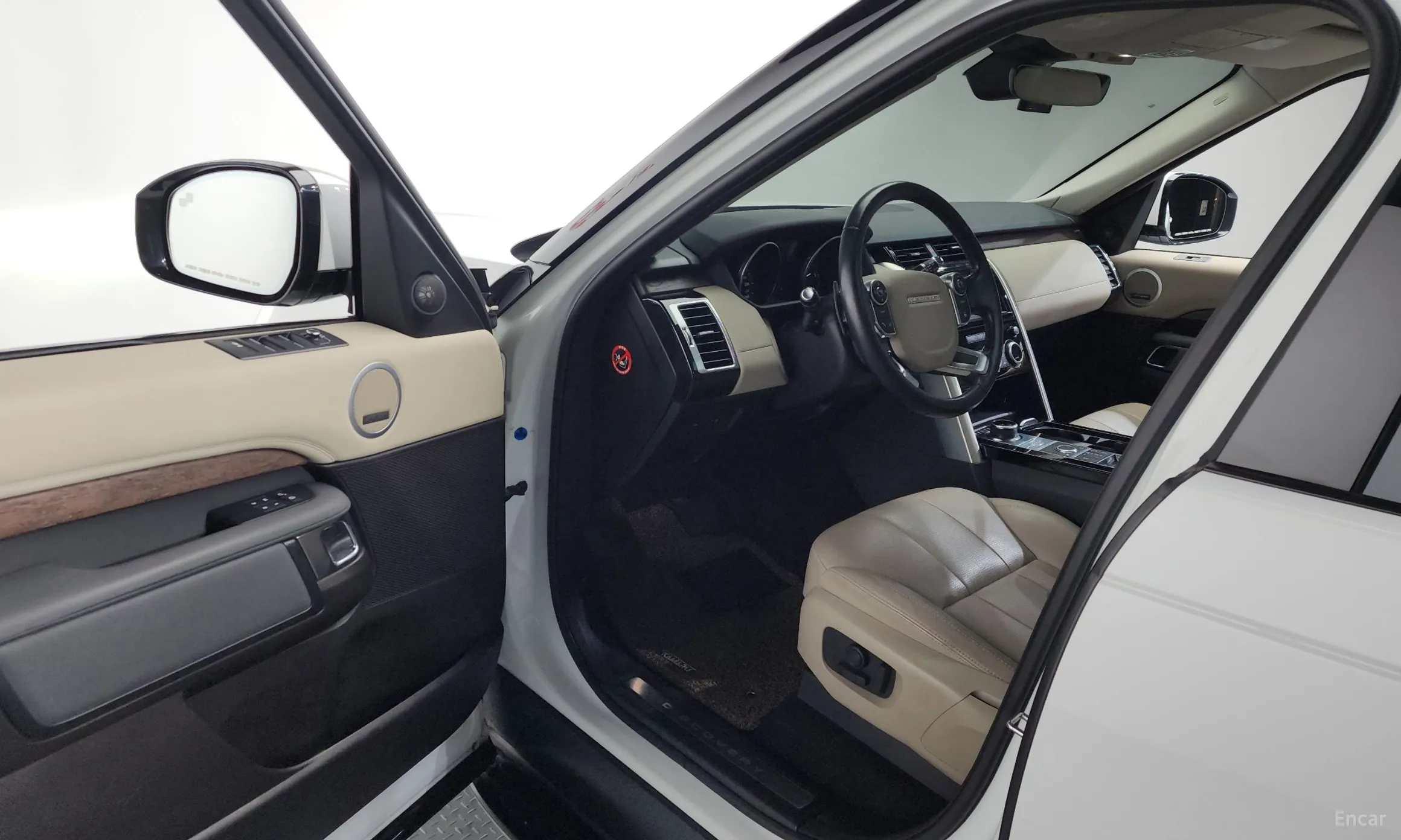 Land Rover Discovery 5 превью 10