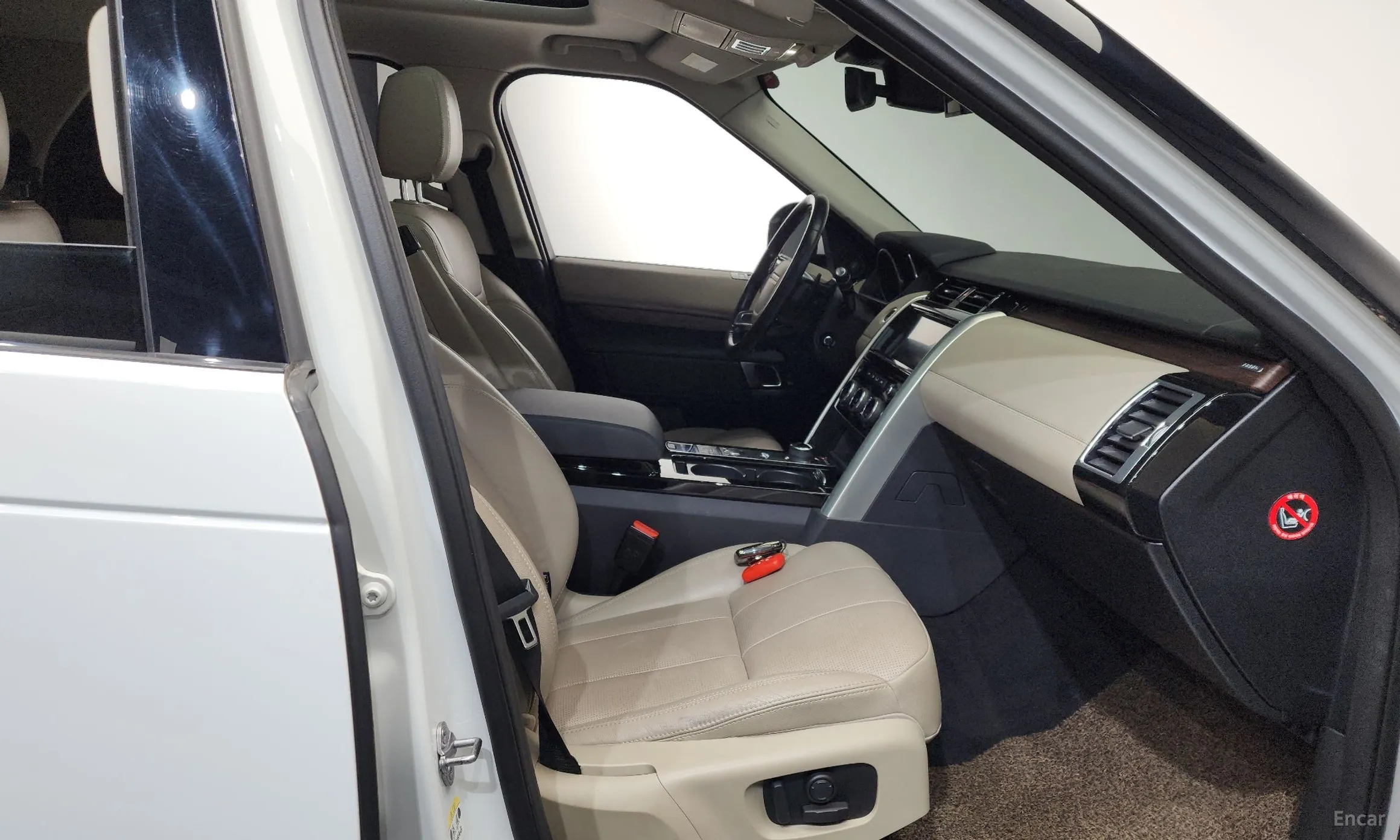 Land Rover Discovery 5 превью 11