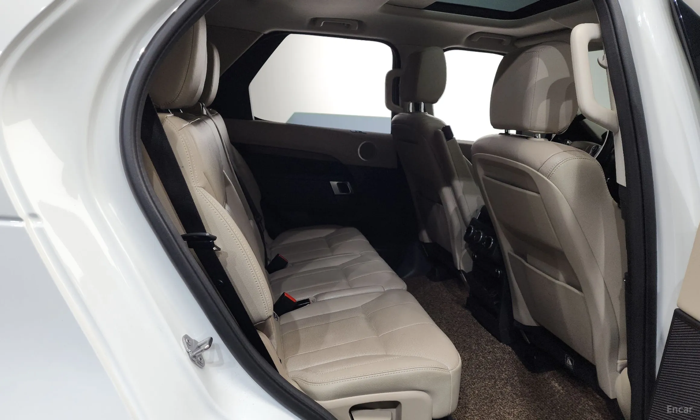 Land Rover Discovery 5 превью 12