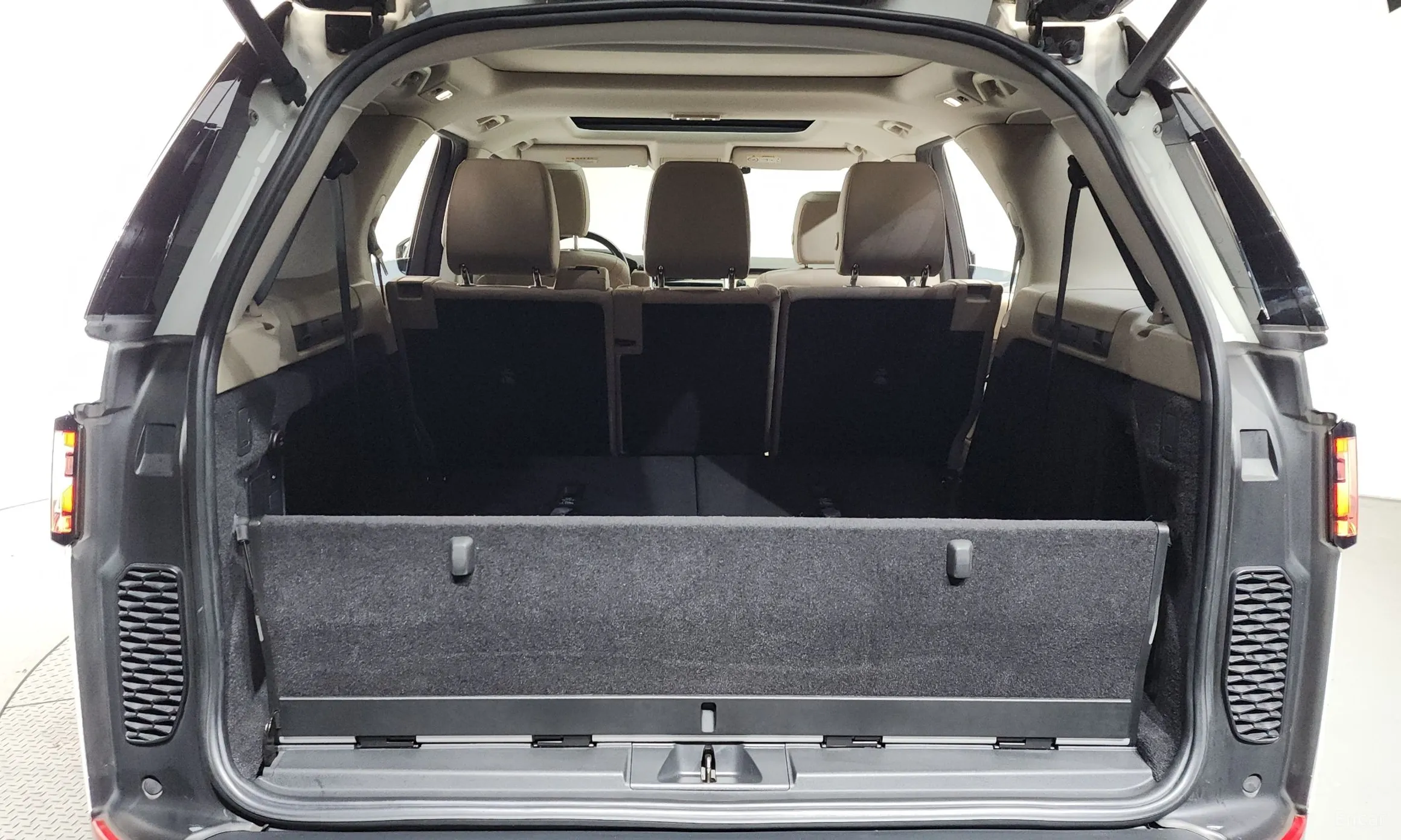 Land Rover Discovery 5 превью 20
