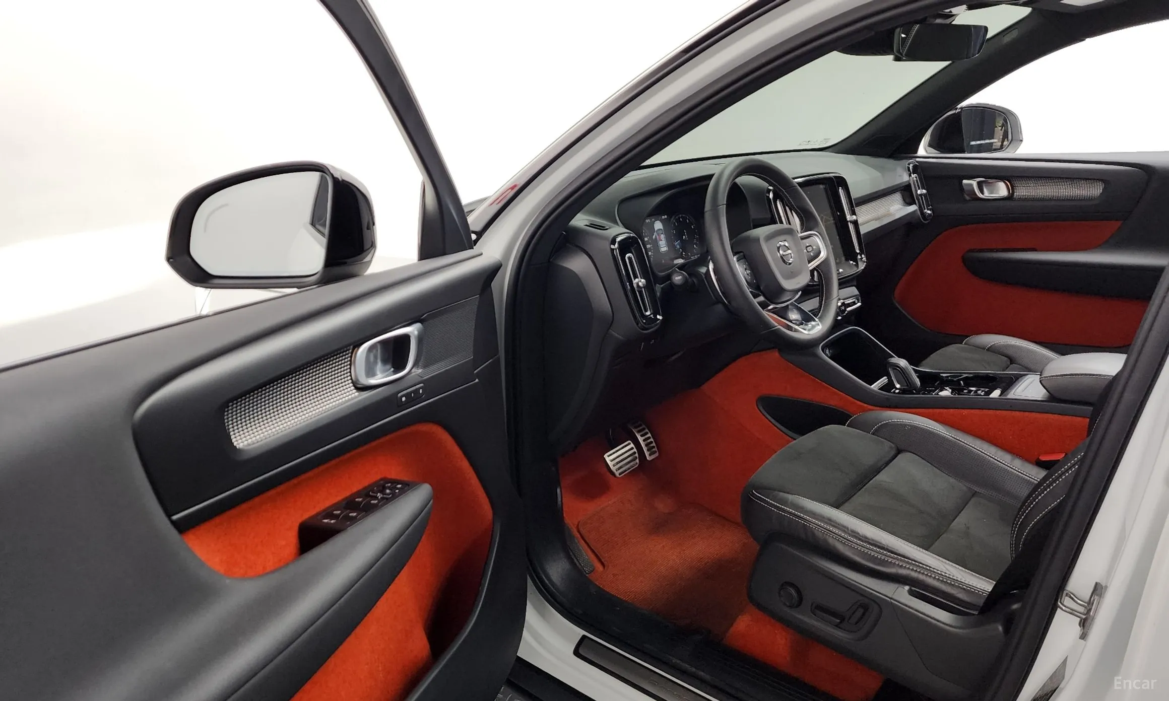 Volvo XC40 превью 10