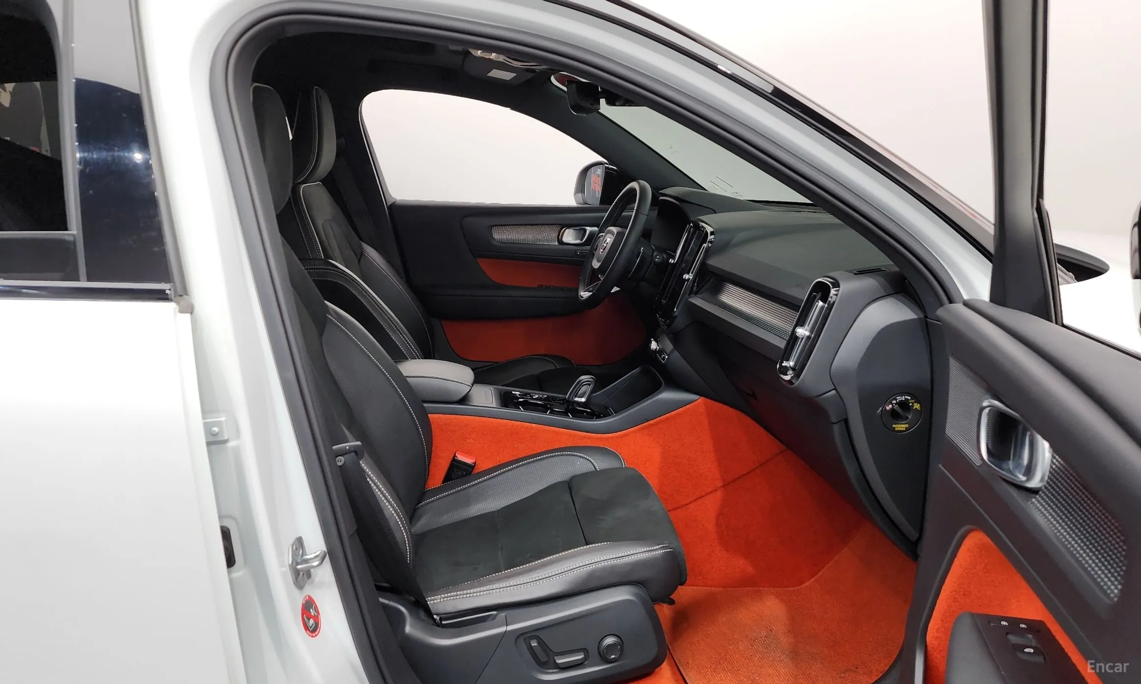 Volvo XC40 превью 11