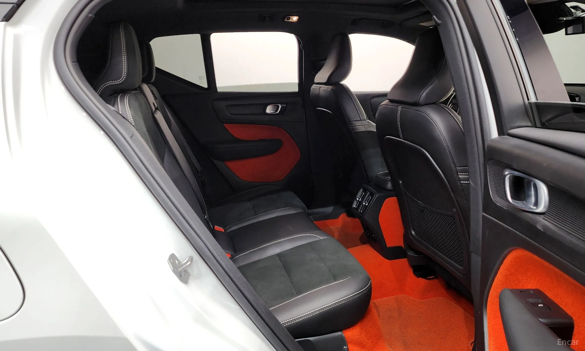 Volvo XC40 превью 12