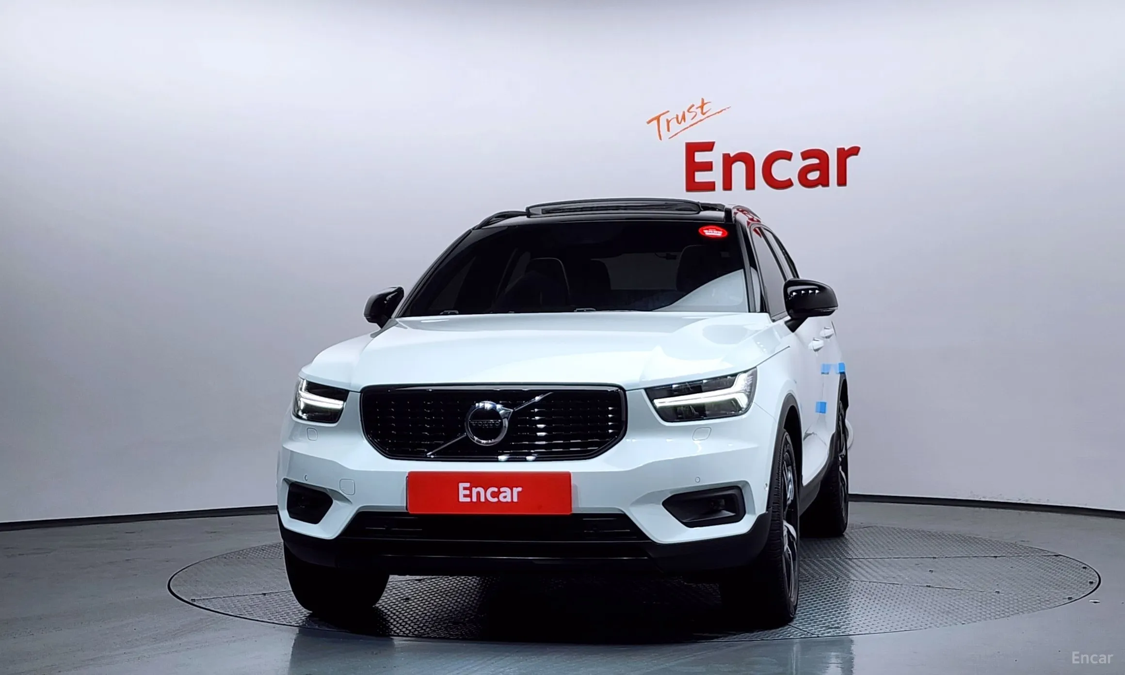 Volvo XC40 превью 3
