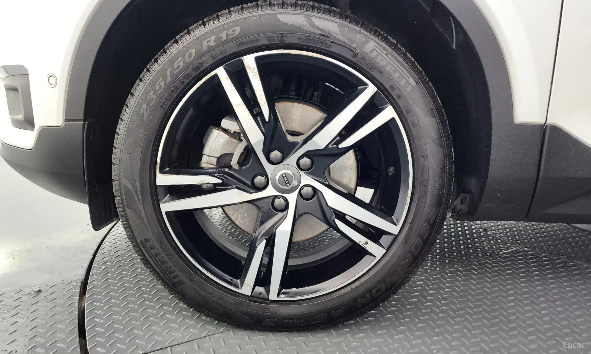 Volvo XC40 превью 5
