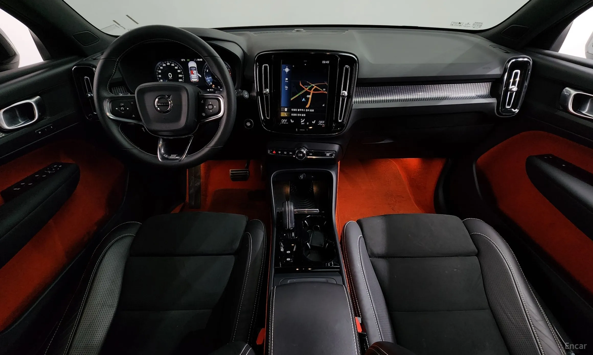Volvo XC40 превью 7