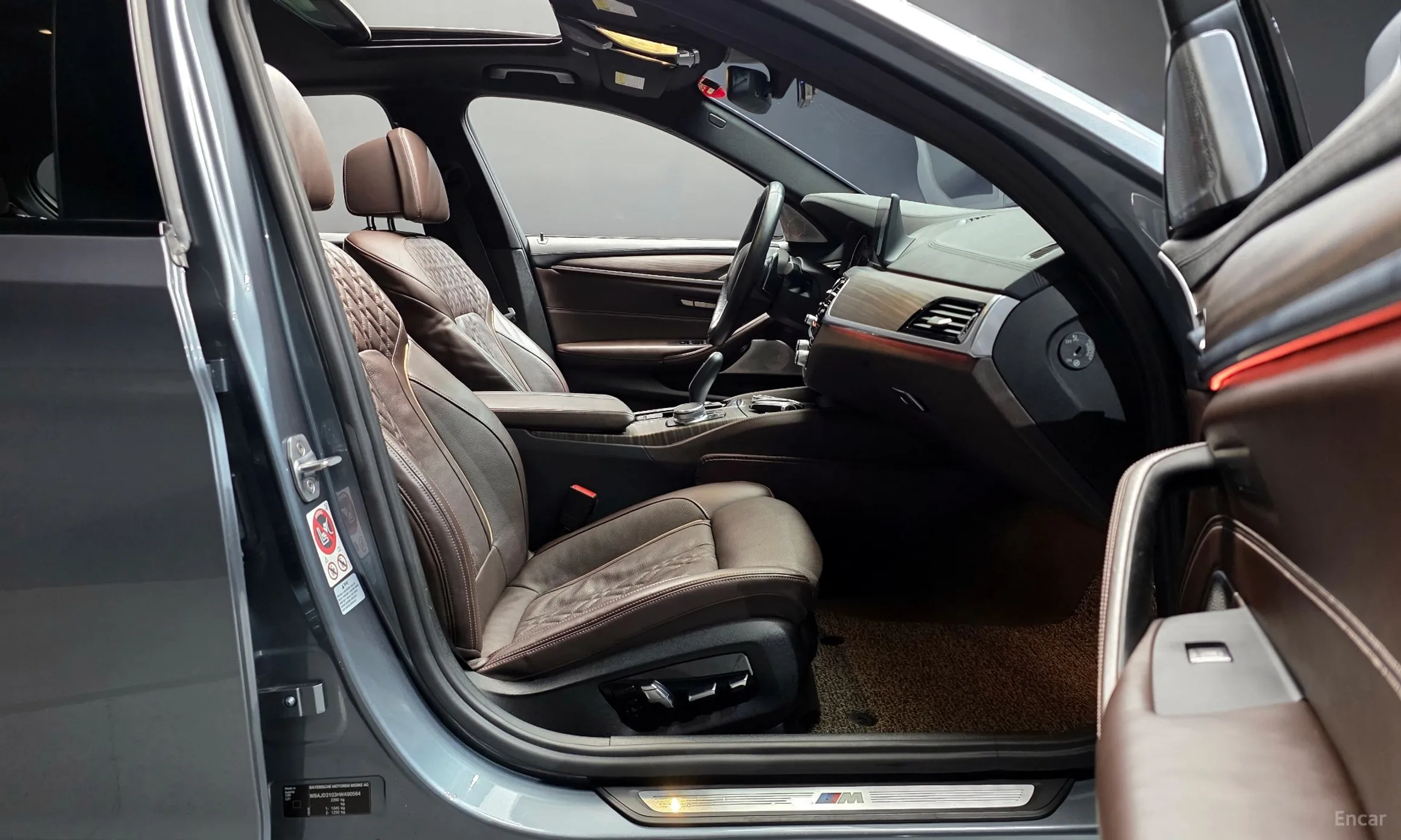 BMW 5 Series (G30) превью 10