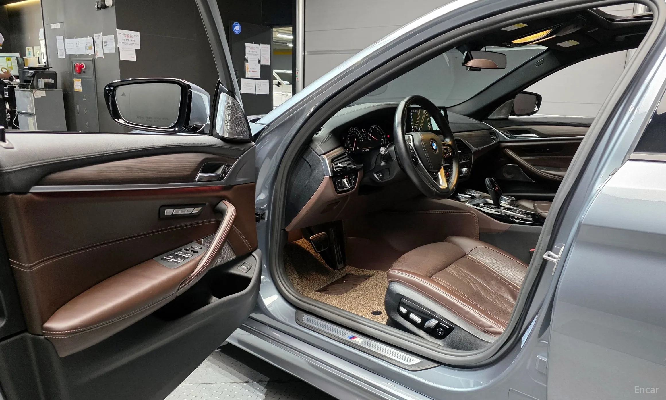 BMW 5 Series (G30) превью 11