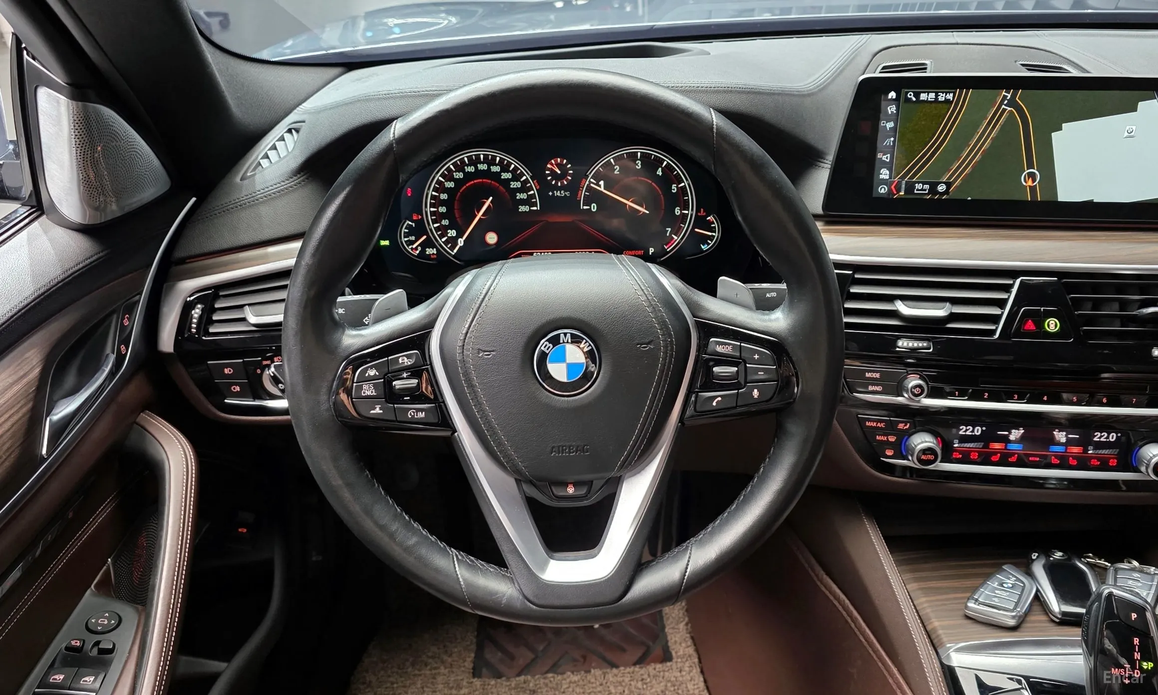 BMW 5 Series (G30) превью 13
