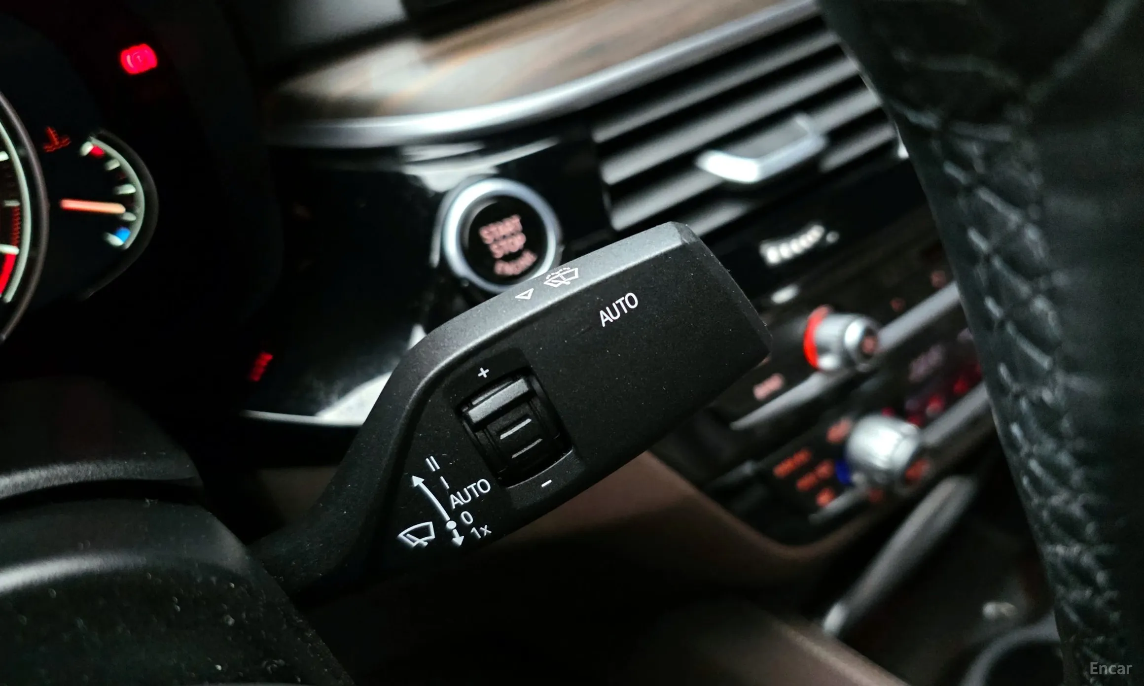 BMW 5 Series (G30) превью 17