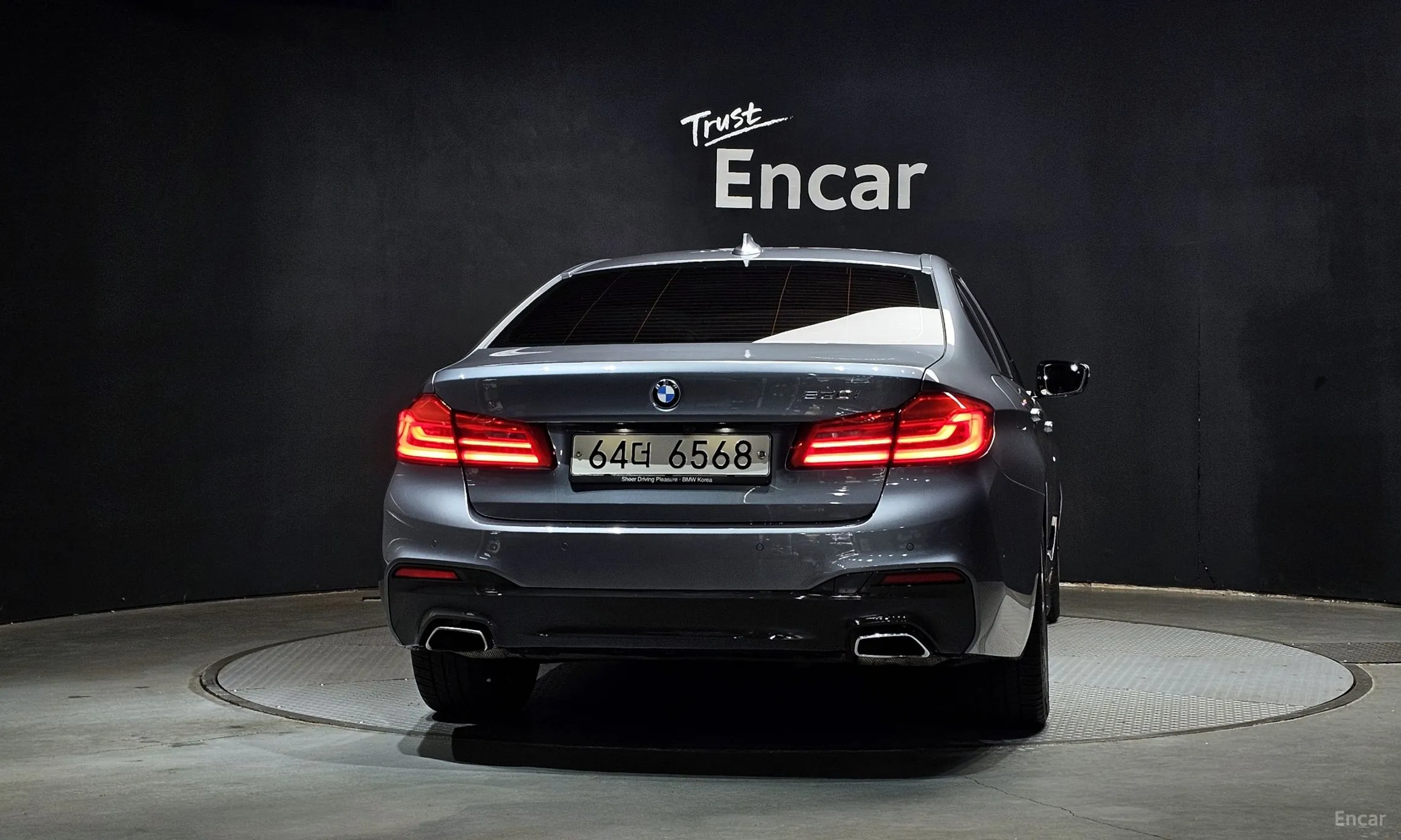 BMW 5 Series (G30) превью 4