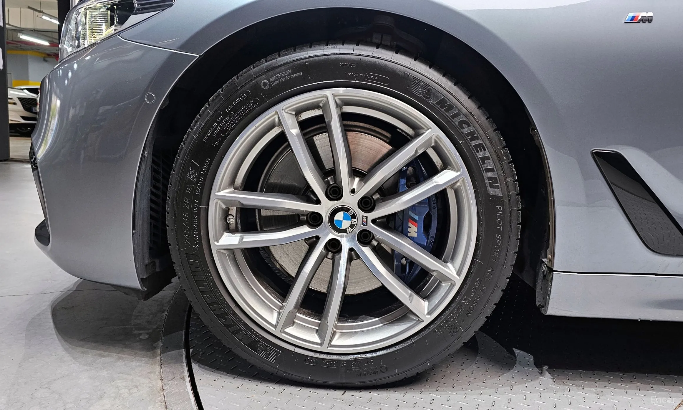 BMW 5 Series (G30) превью 5