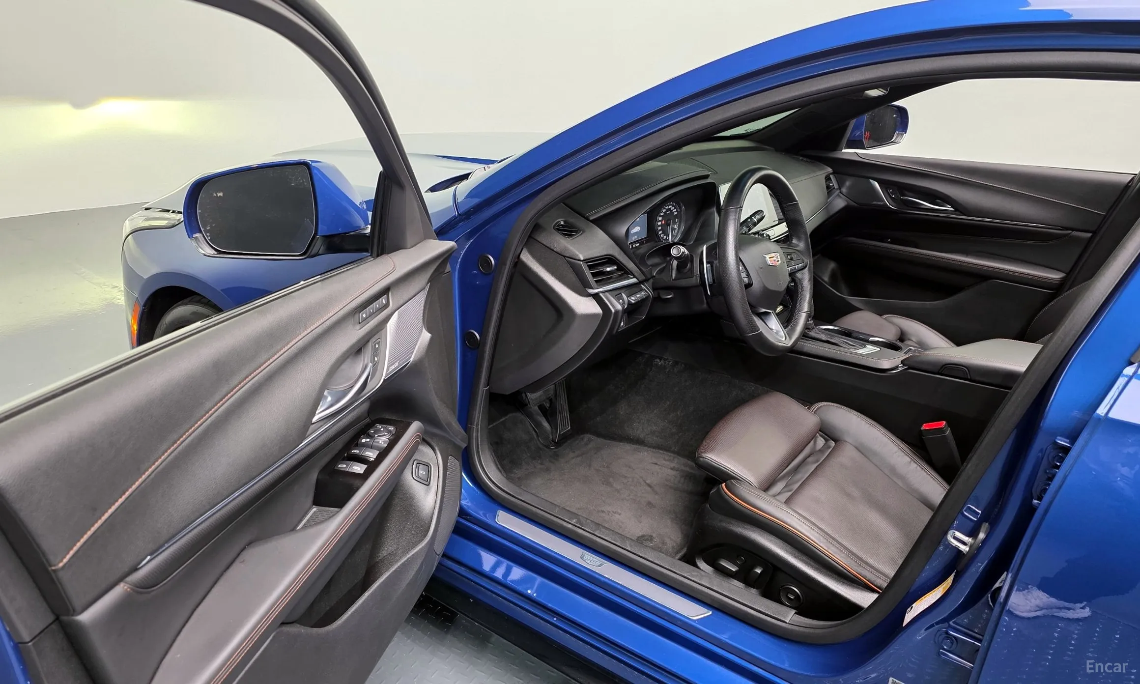 Cadillac CT4 превью 11