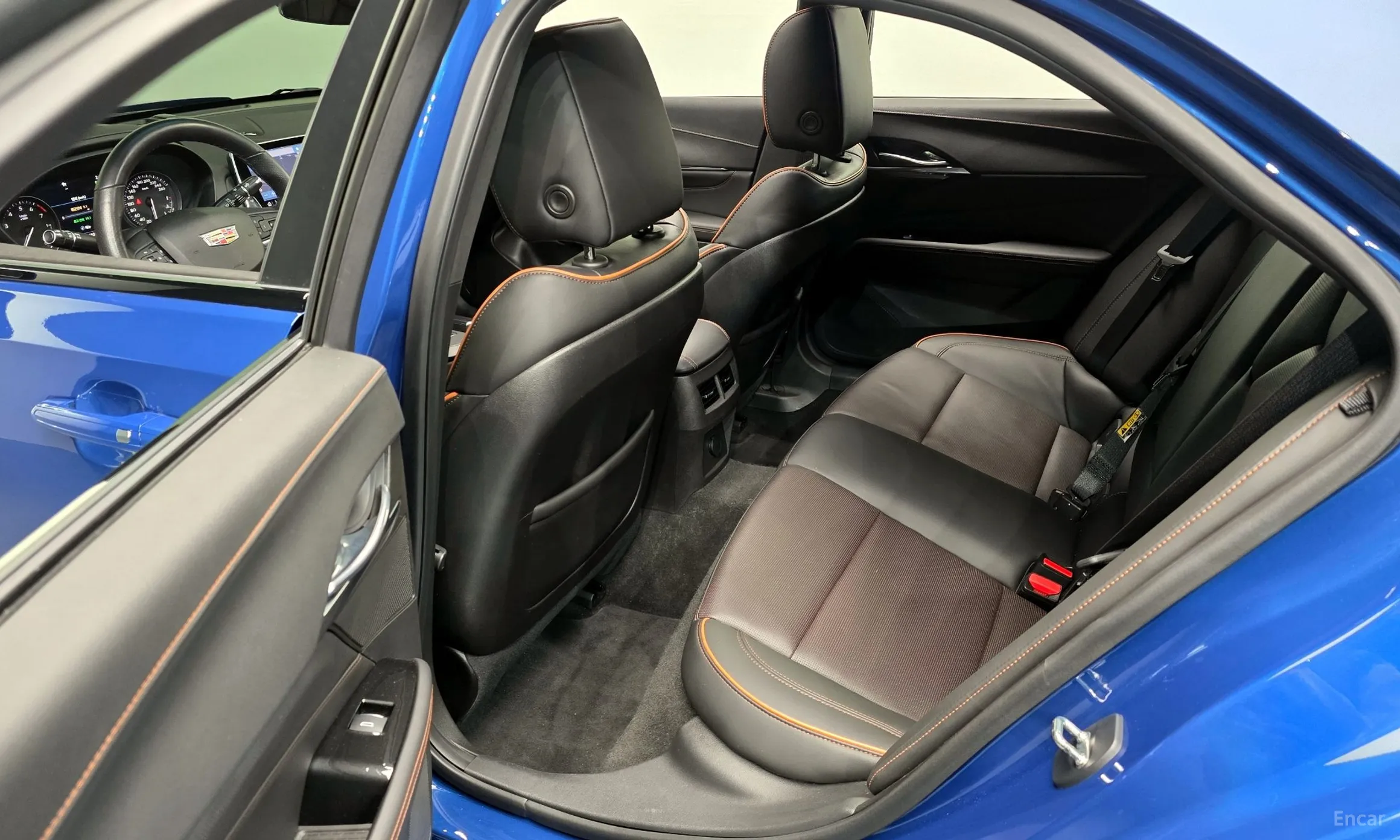 Cadillac CT4 превью 12