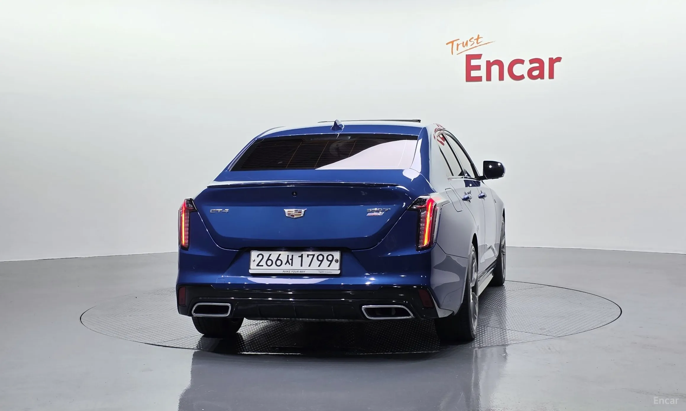 Cadillac CT4 превью 4