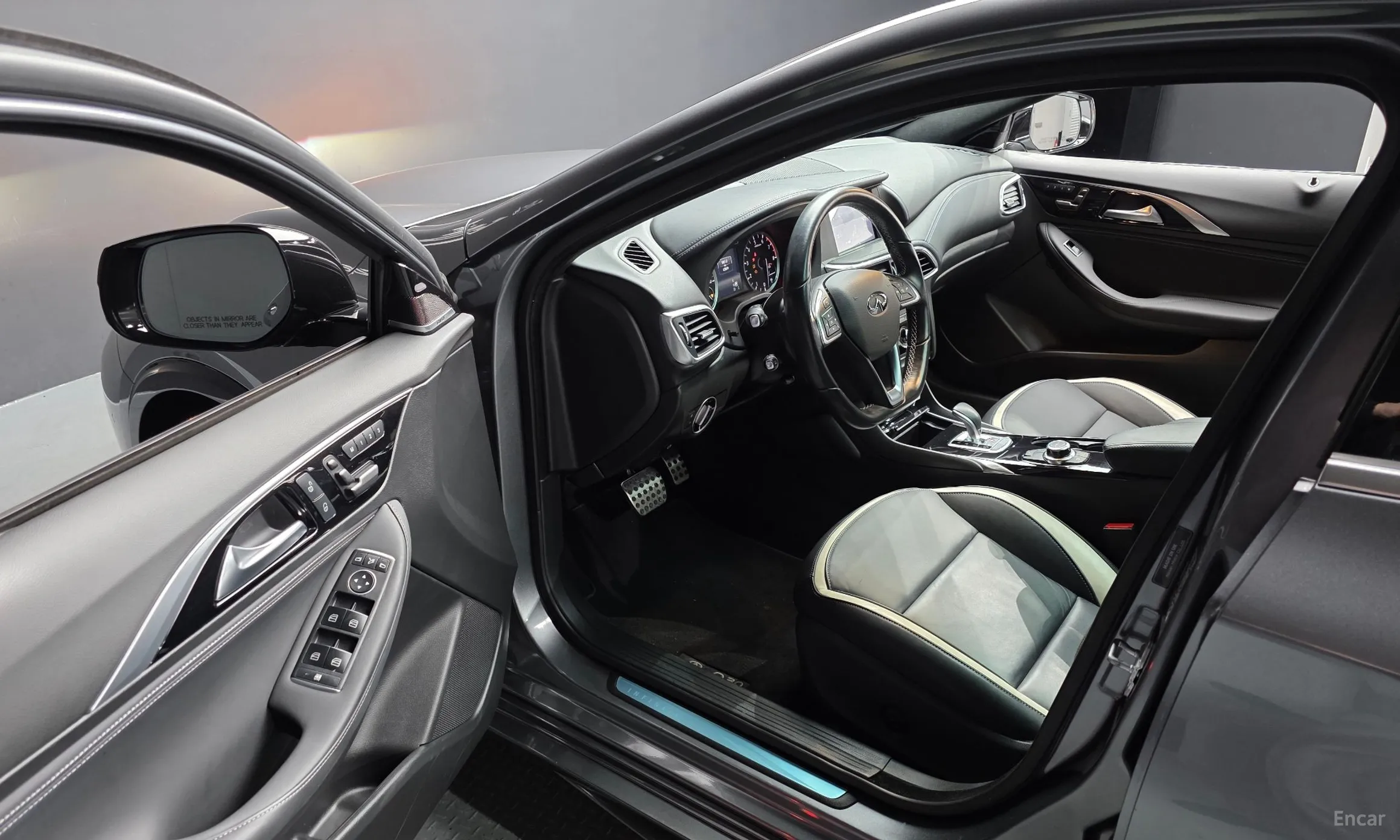 Infiniti Q30 превью 11