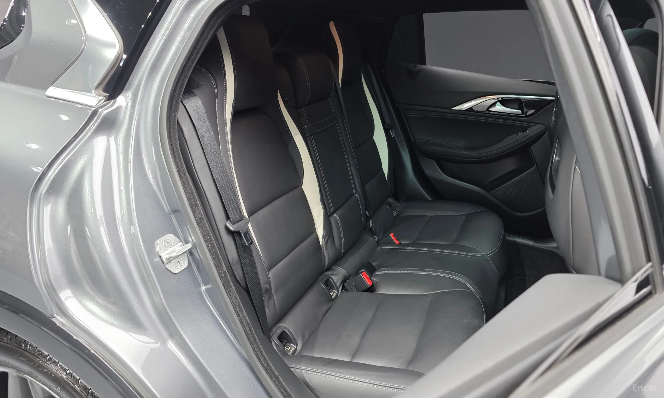 Infiniti Q30 превью 12
