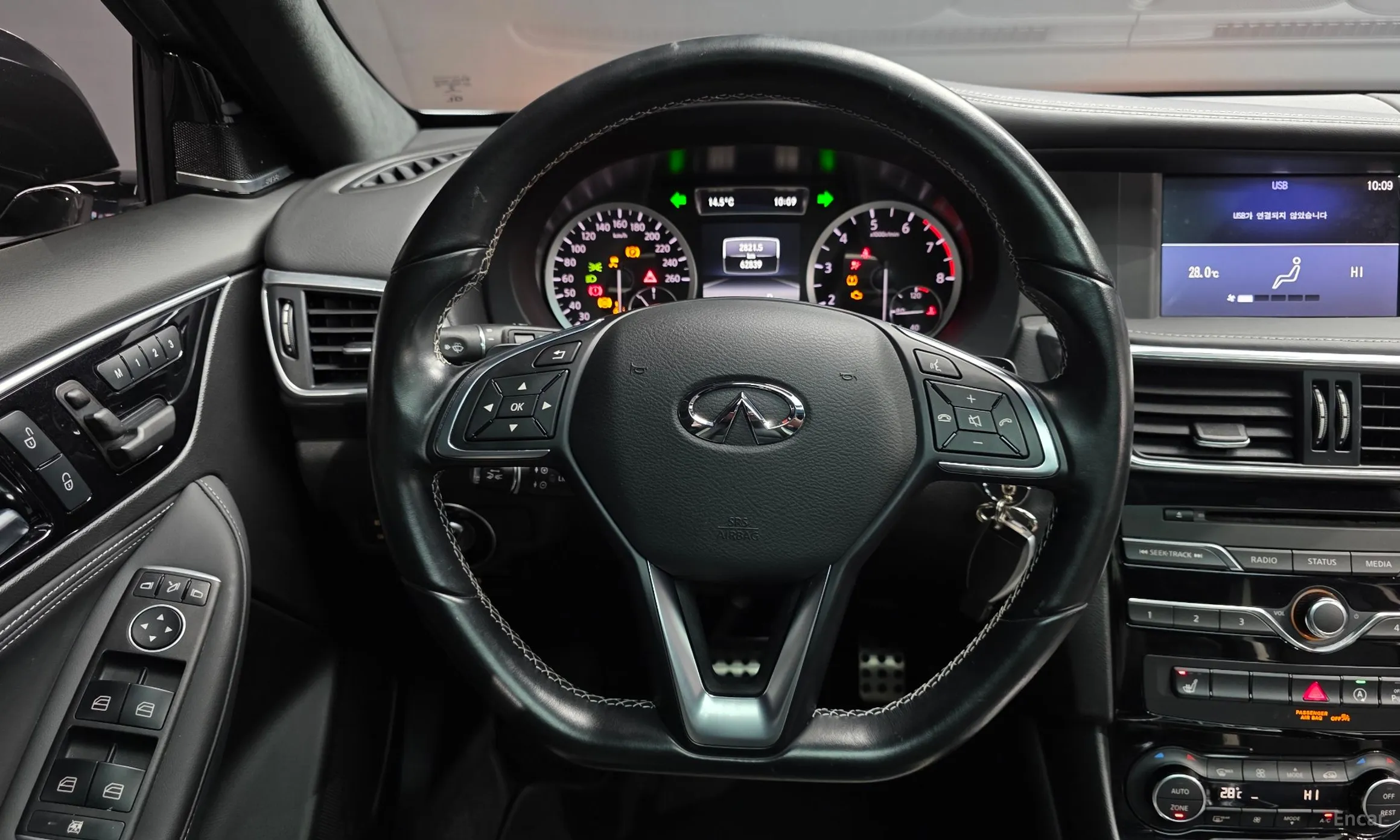 Infiniti Q30 превью 13