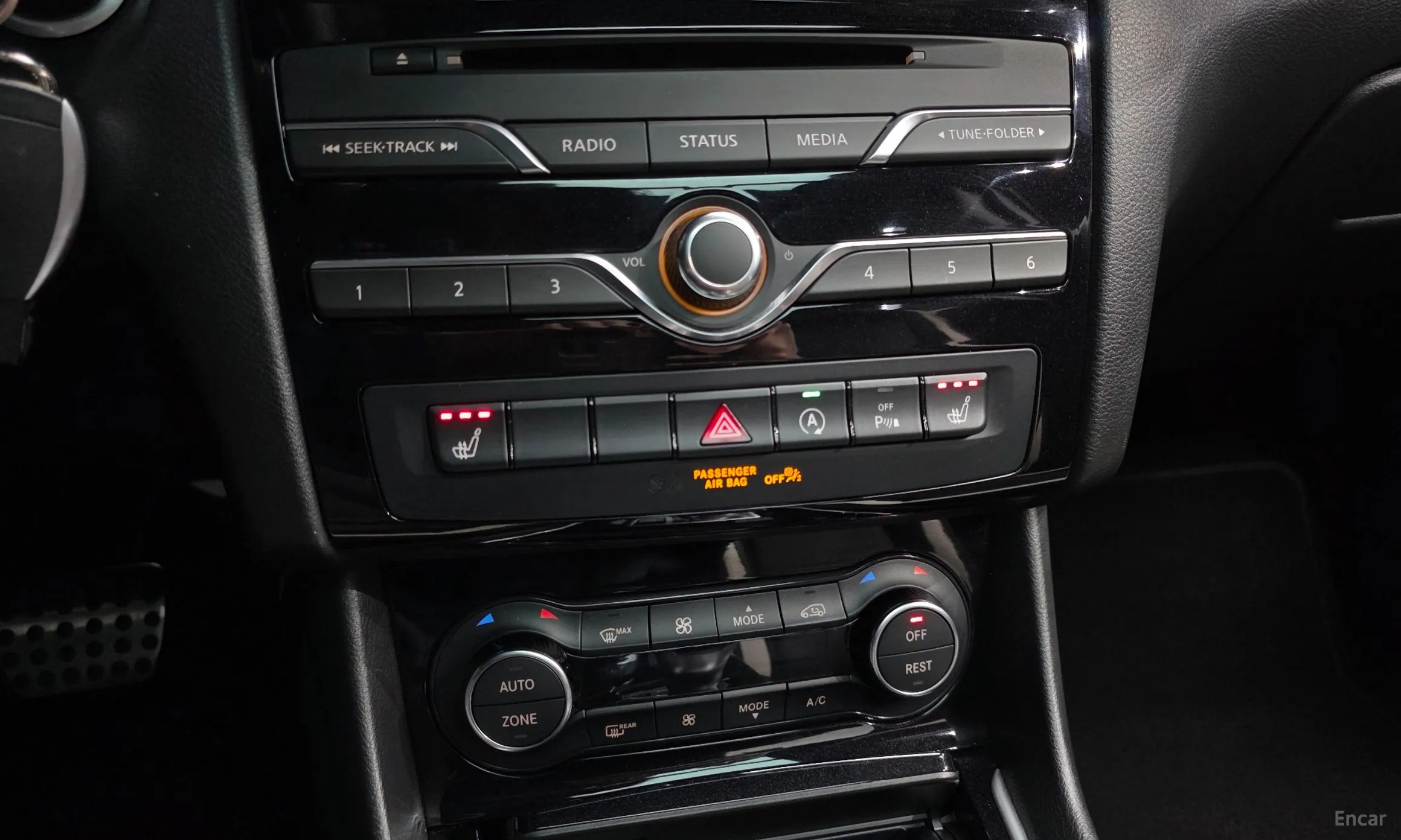 Infiniti Q30 превью 15