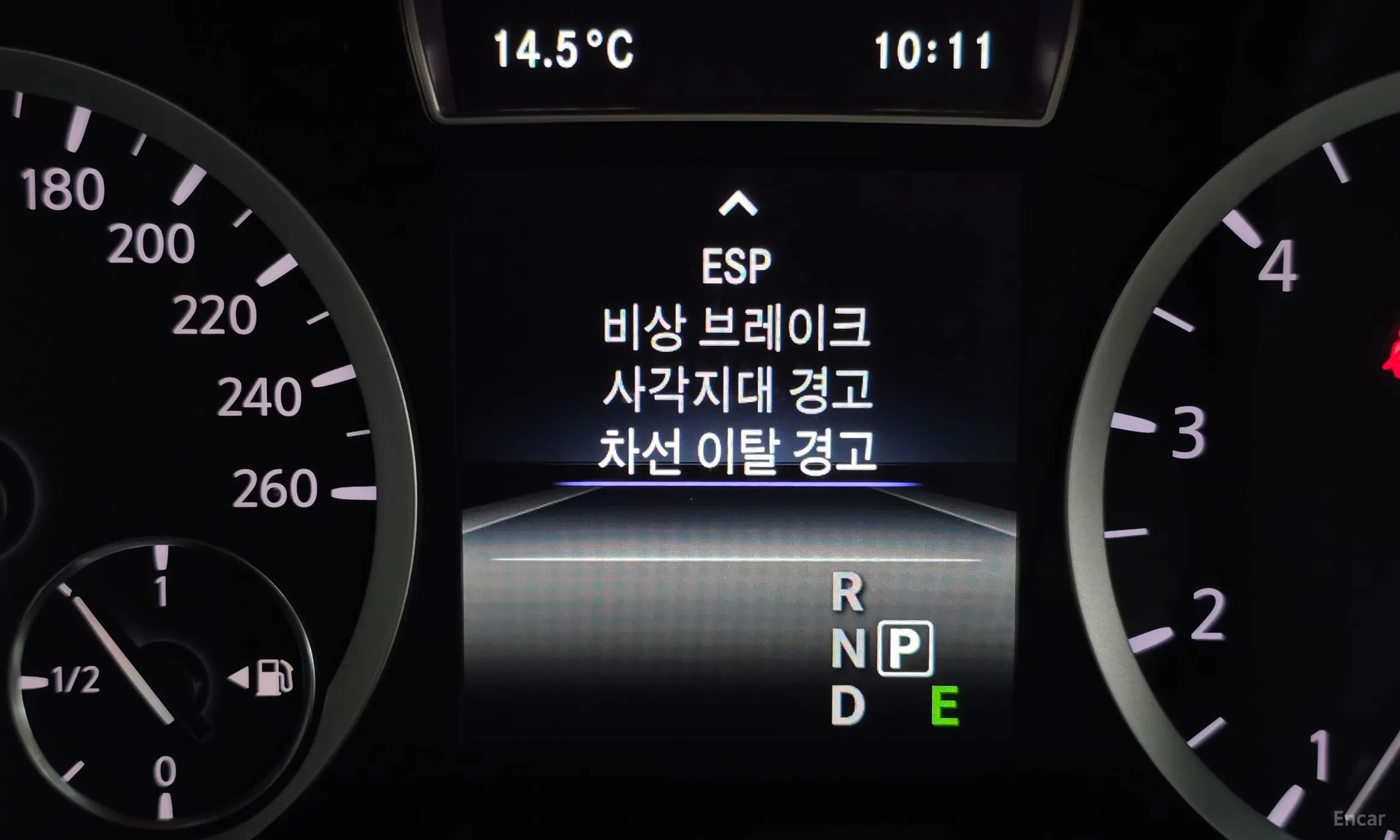 Infiniti Q30 превью 16