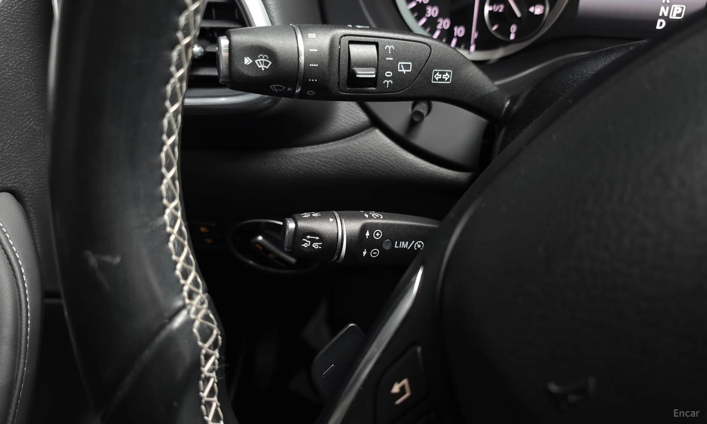 Infiniti Q30 превью 19